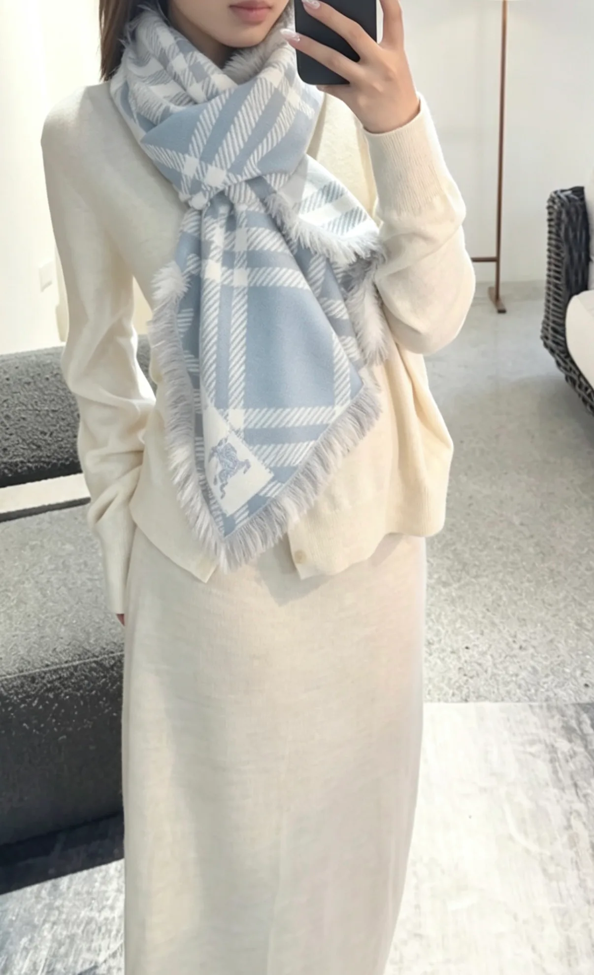 Шарфы Burberry 18627365