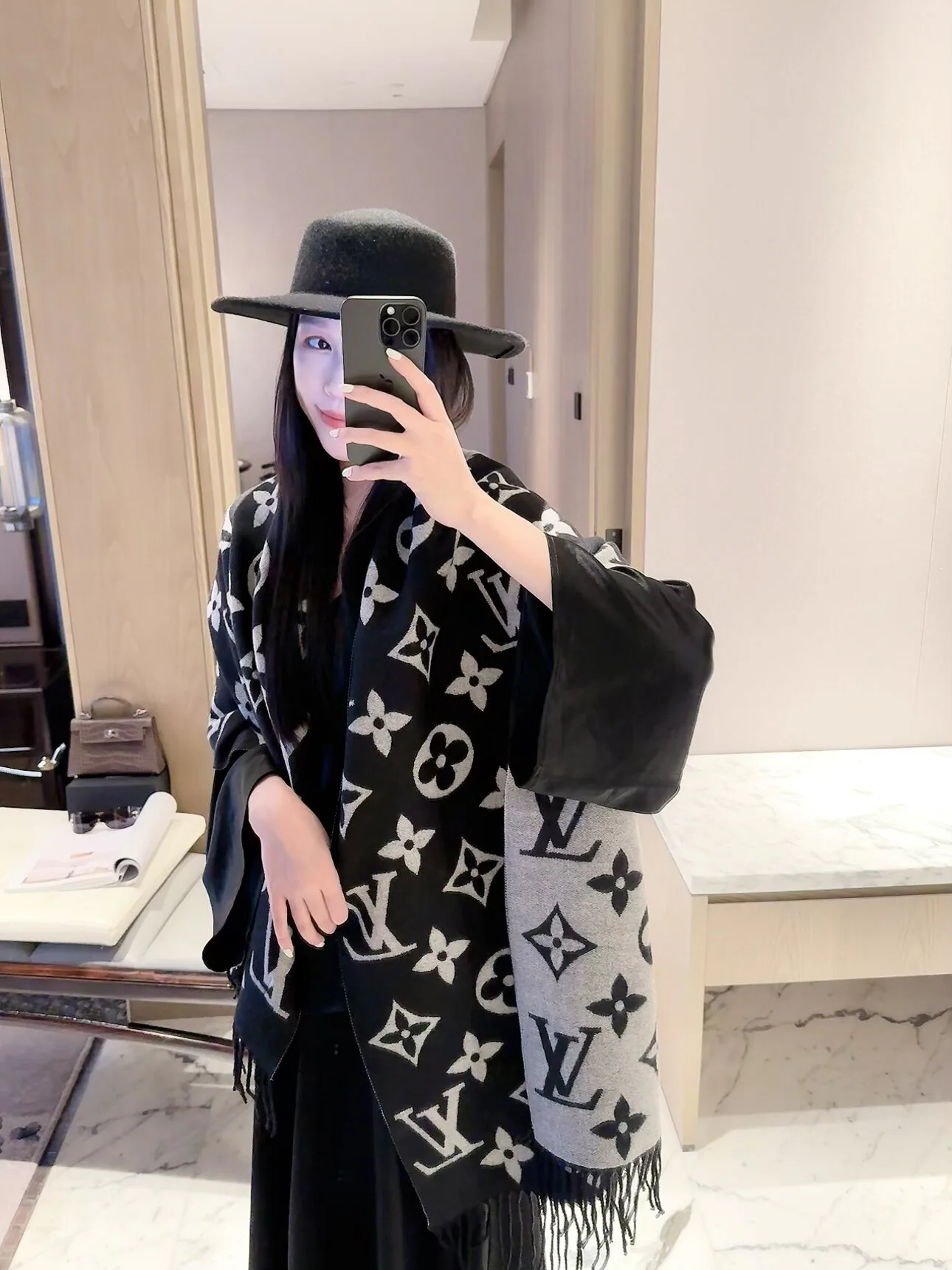 Шарфы Louis Vuitton 18322509