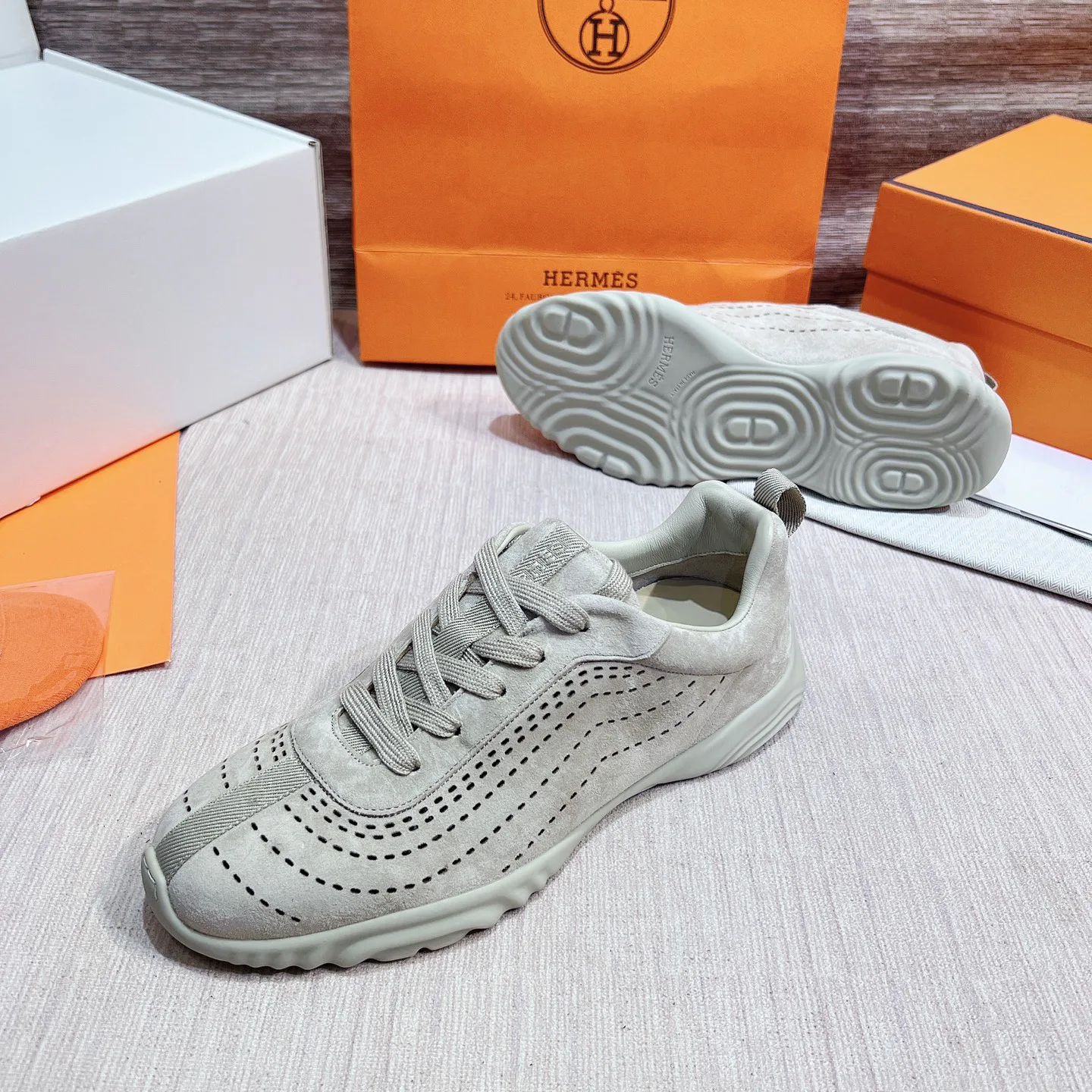 Кроссовки Женские Hermes 17749561