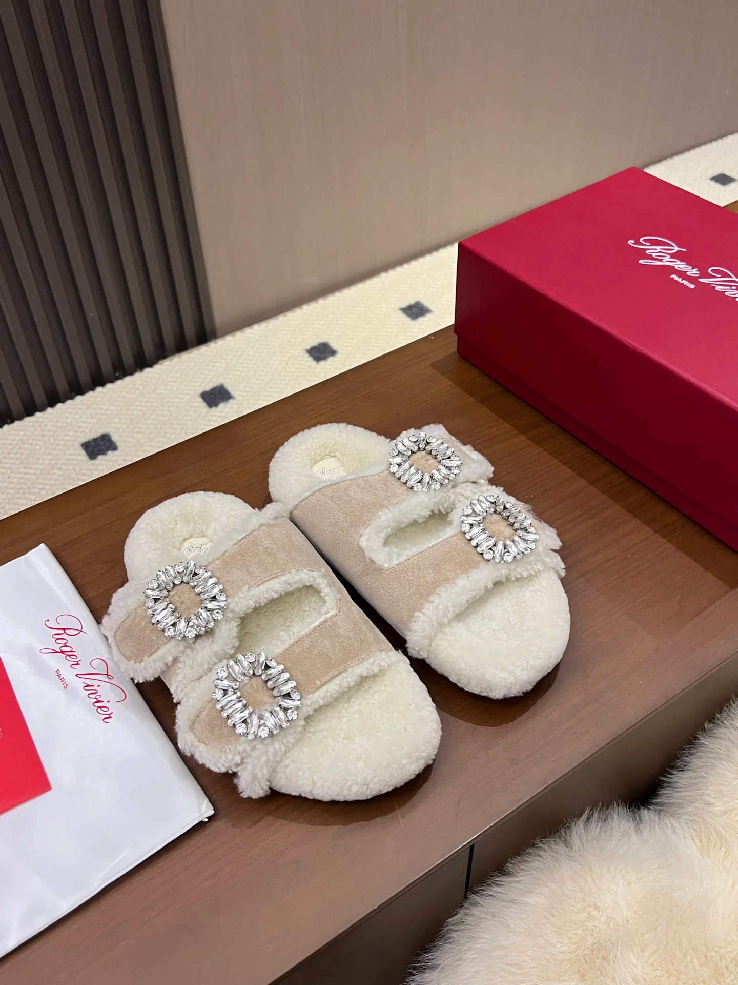 Тапочки Женские Roger Vivier 18877009