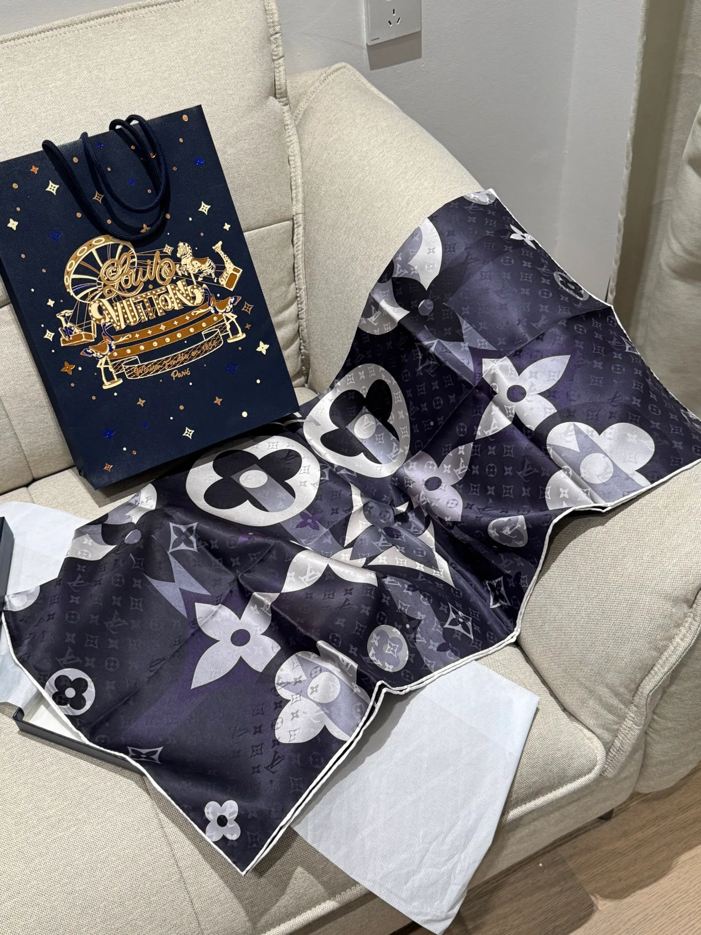 Шарфы Louis Vuitton 15395806
