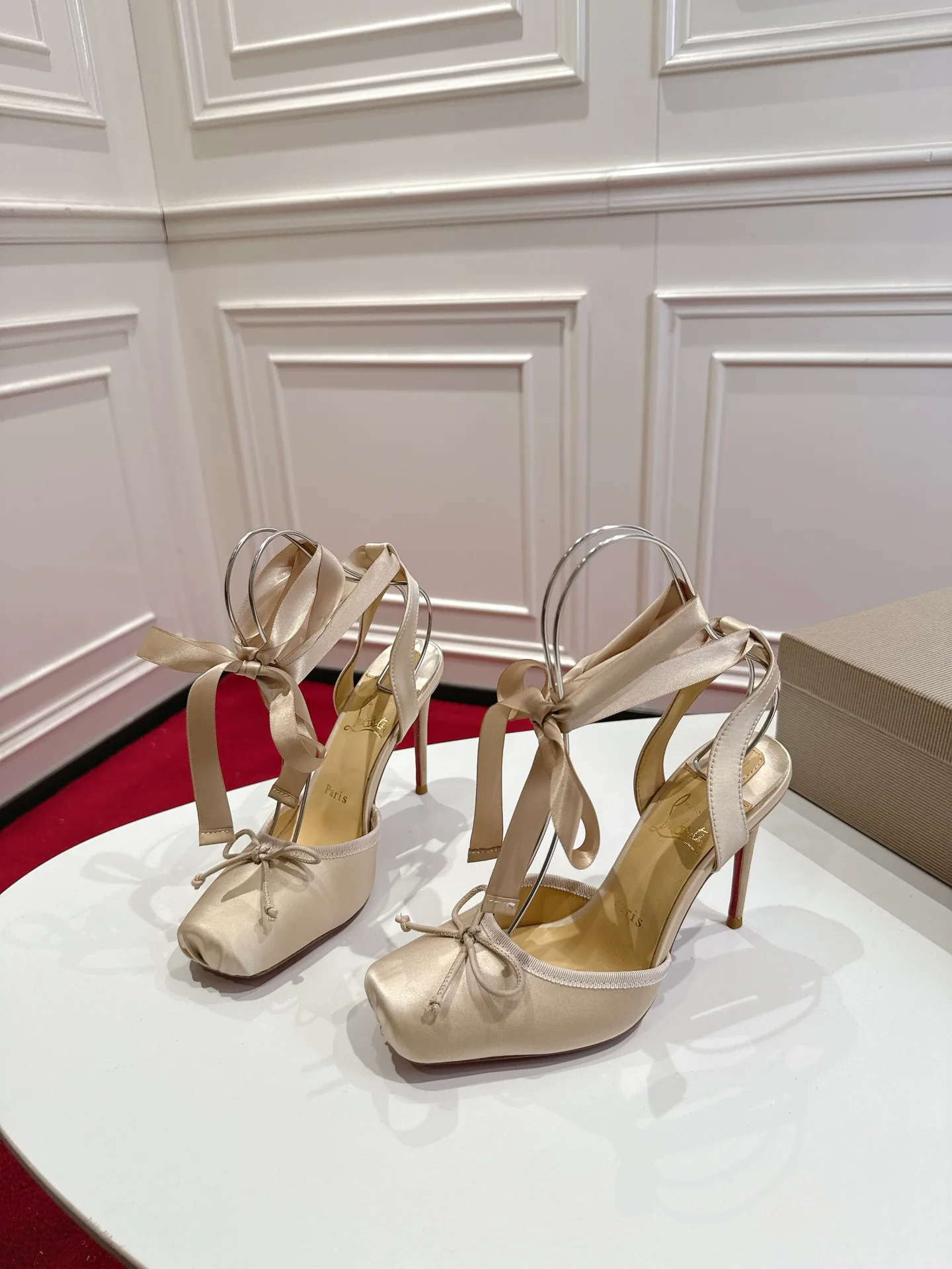 Туфли Женские Christian Louboutin 565573