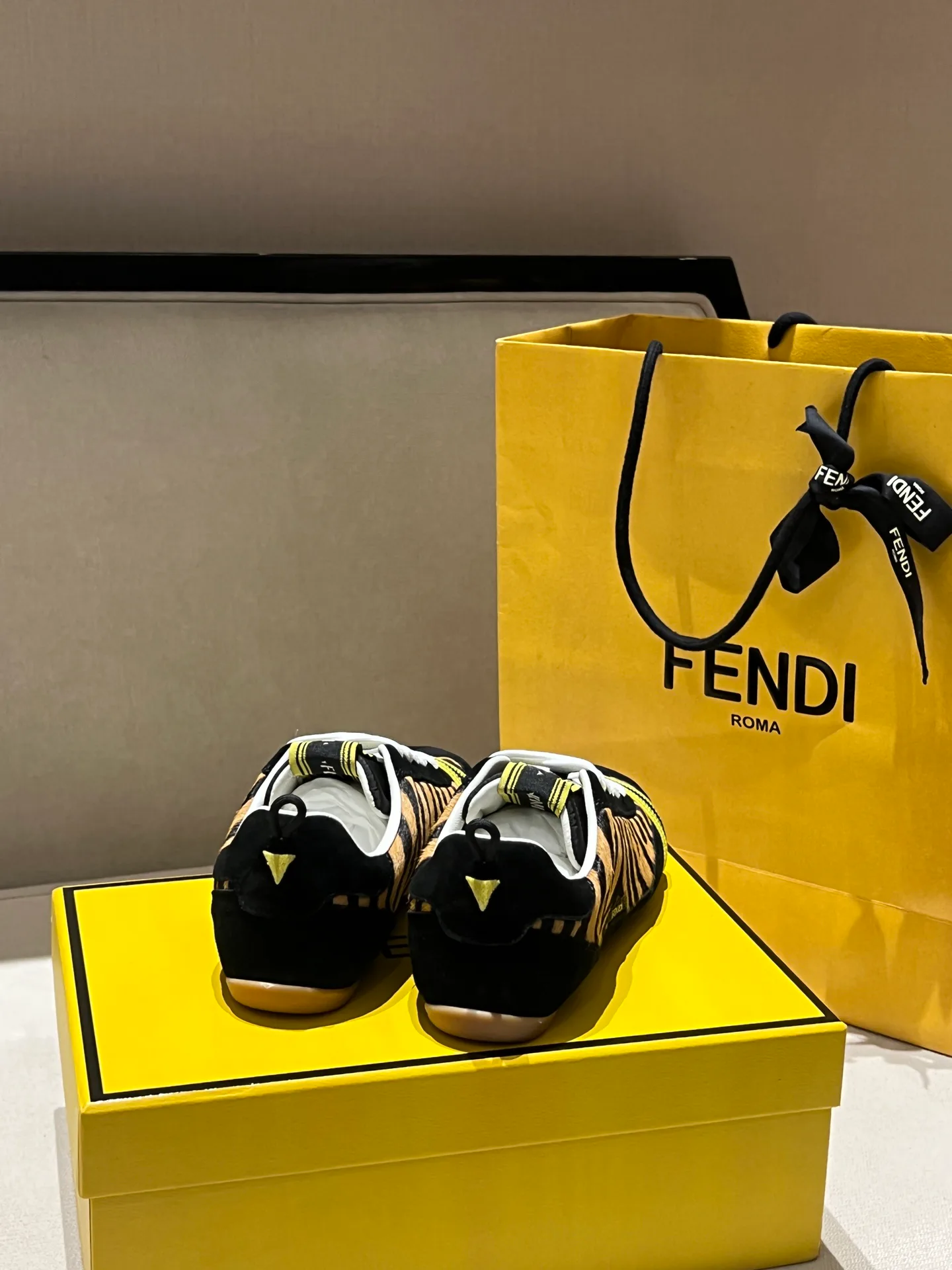 Кроссовки Женские Fendi 18278644