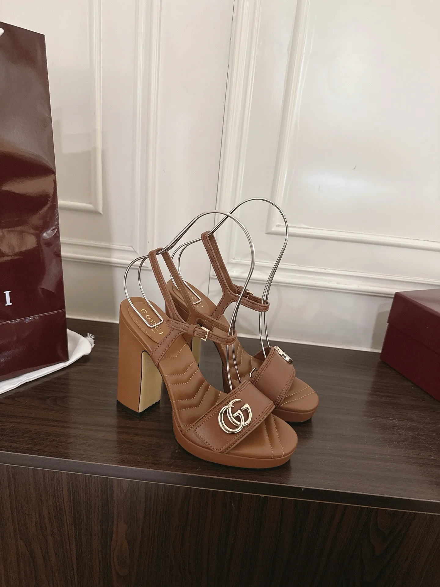 Босоножки Женские Gucci 18725882