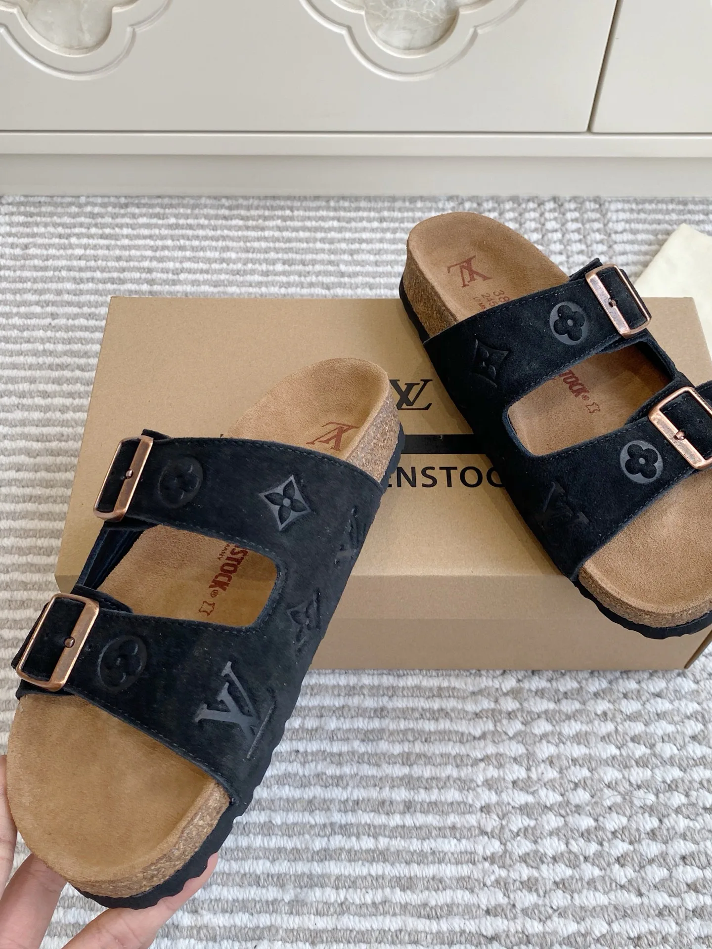 Шлепанцы Женские Louis Vuitton 11599279