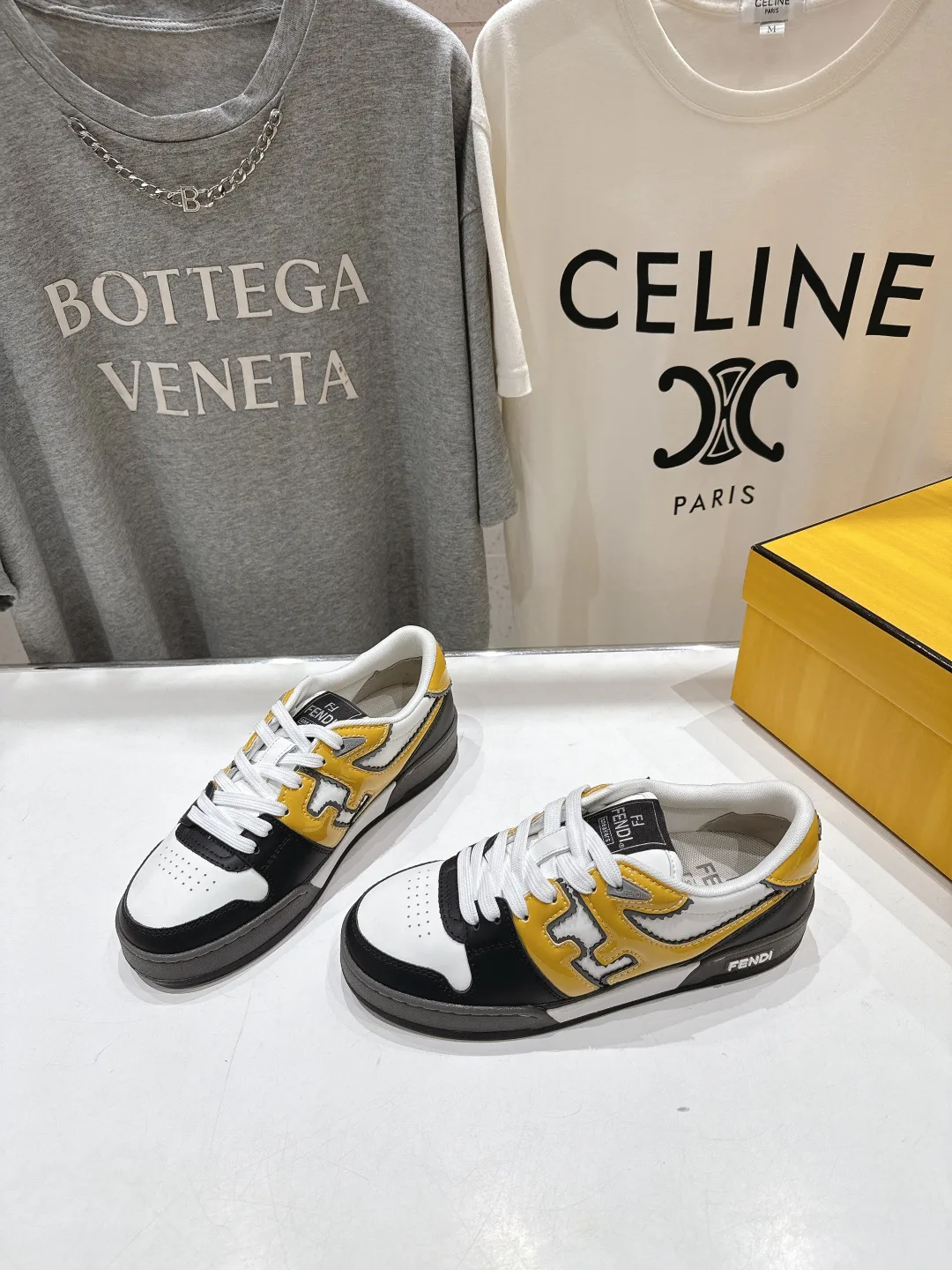 Кроссовки Женские Fendi 17908429