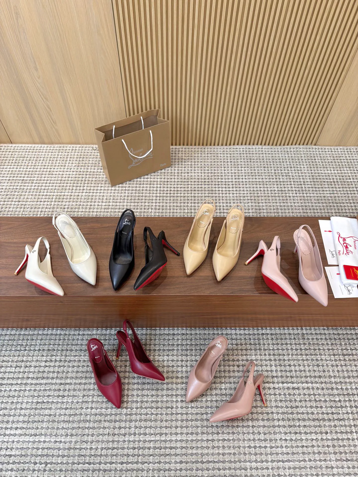 Туфли Женские Christian Louboutin 17956959