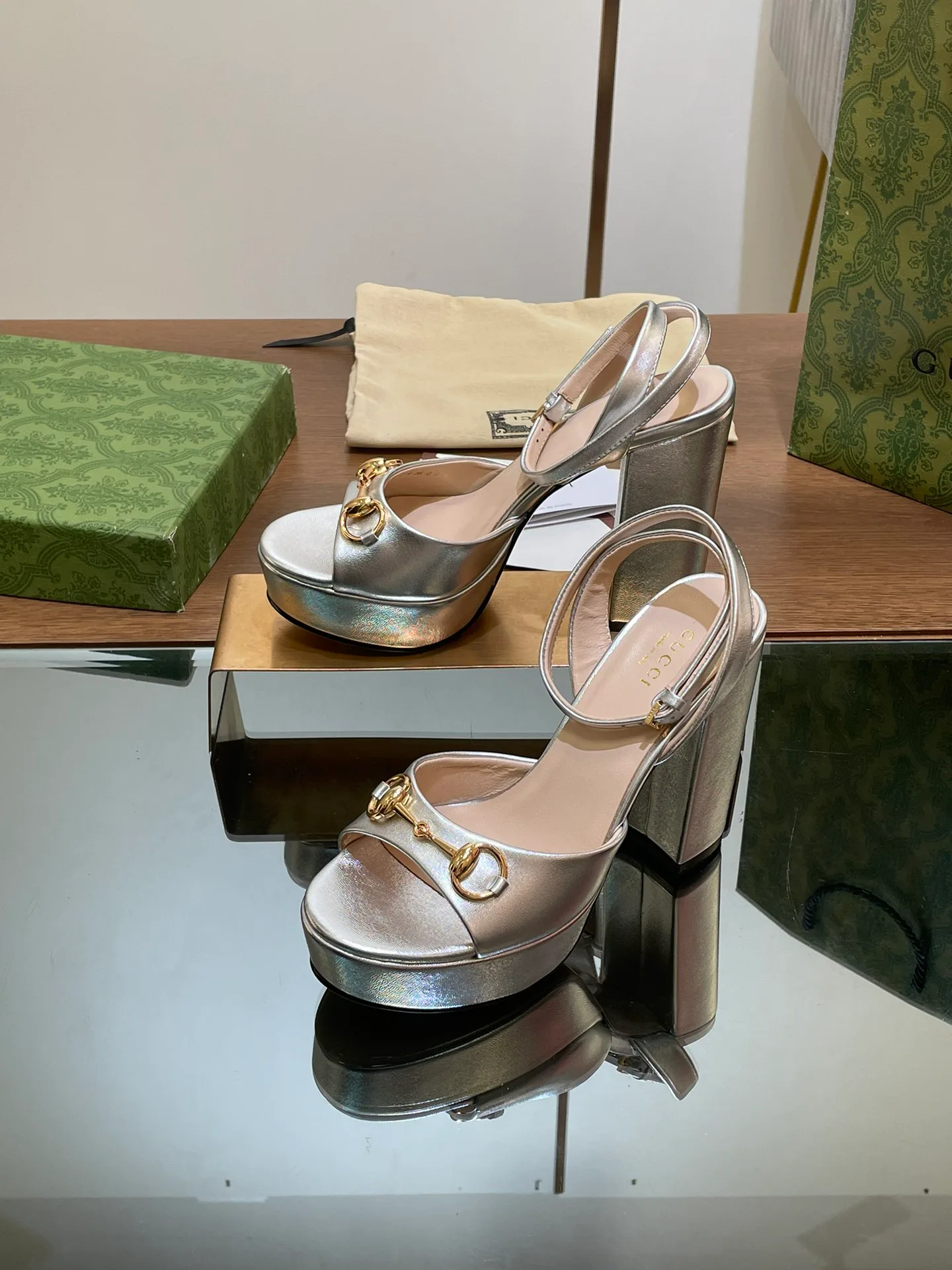 Босоножки Женские Gucci 11616310