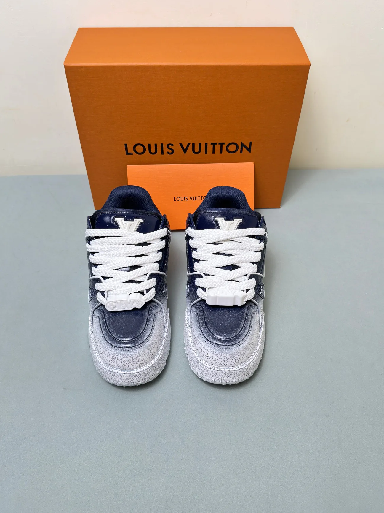 Кроссовки Женские Louis Vuitton 11073672