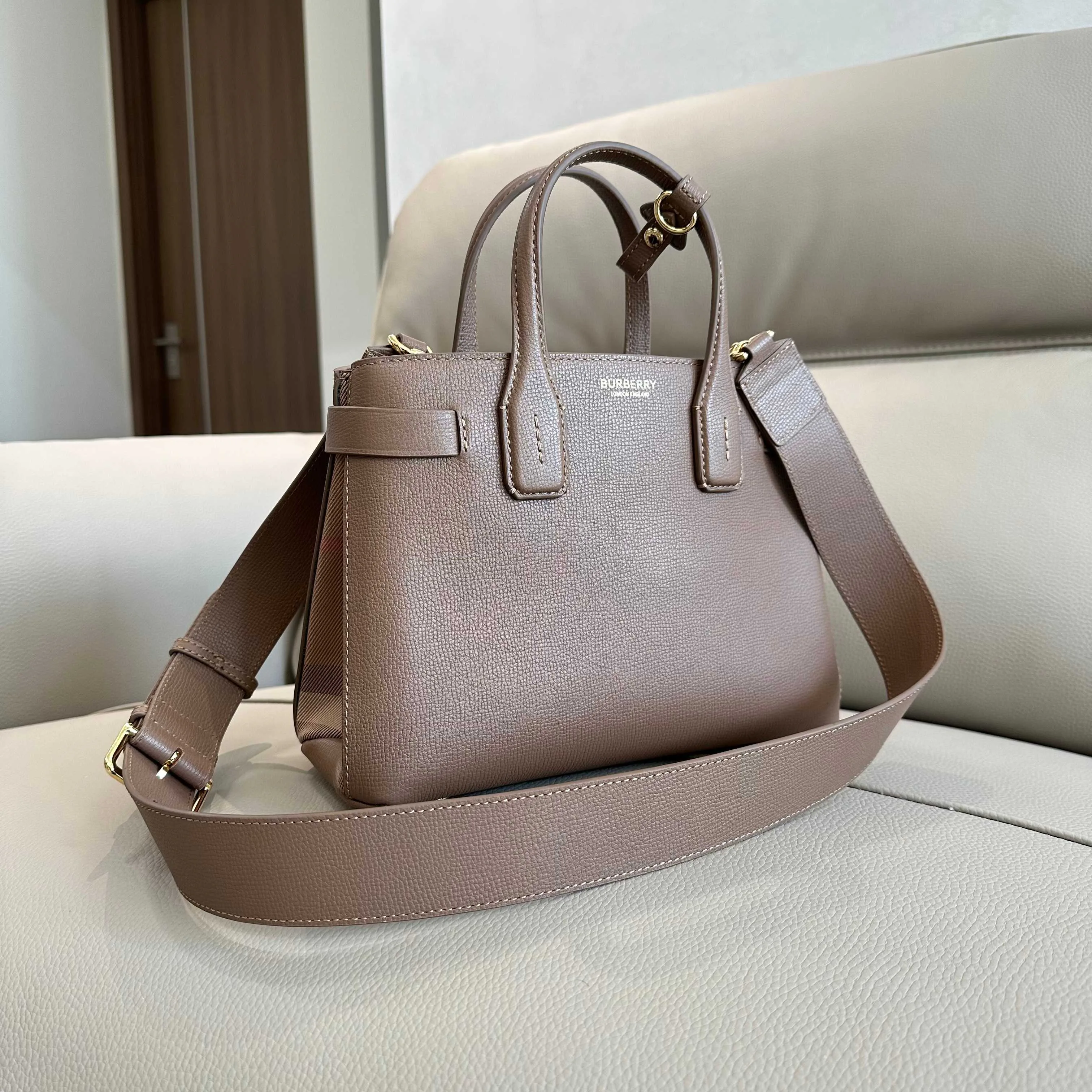 Классические Сумки Женские Burberry 11152555