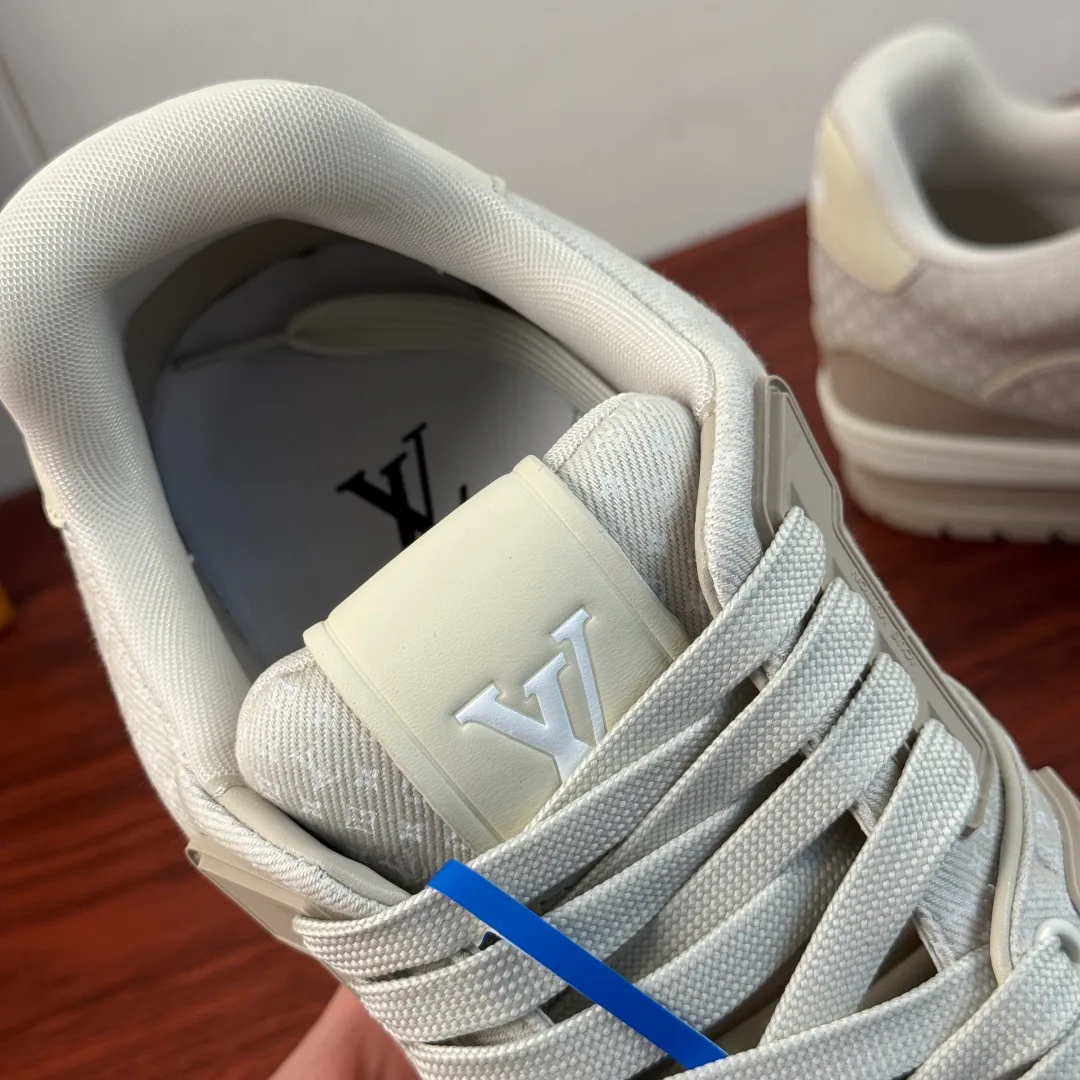 Кроссовки Женские Louis Vuitton 19354016
