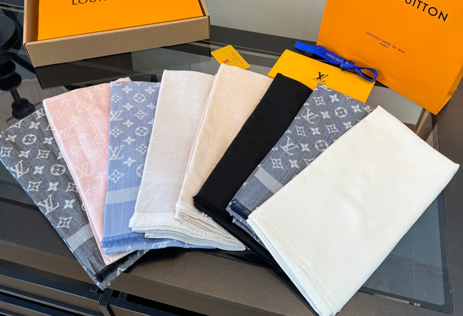 Шарфы Louis Vuitton 17935859