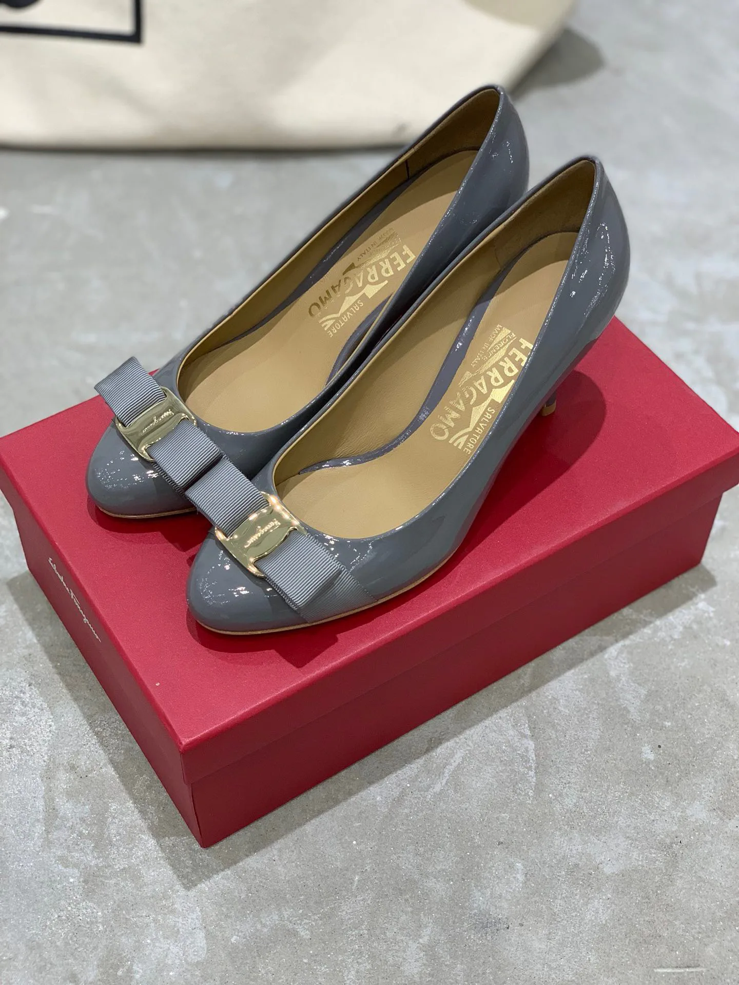Туфли Женские Salvatore Ferragamo 18340720