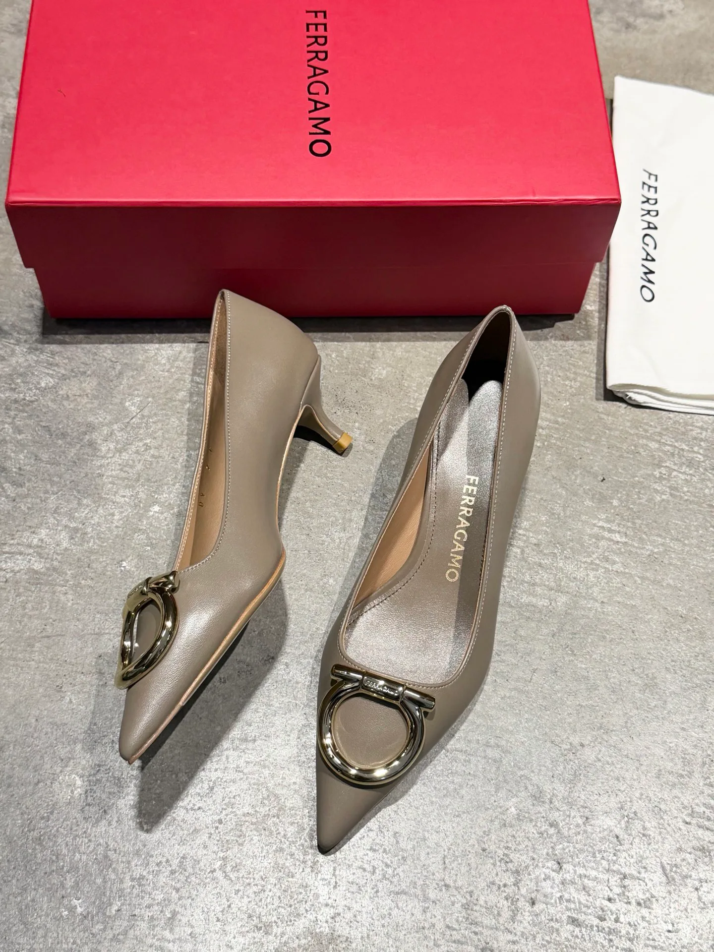 Туфли Женские Salvatore Ferragamo 17897963
