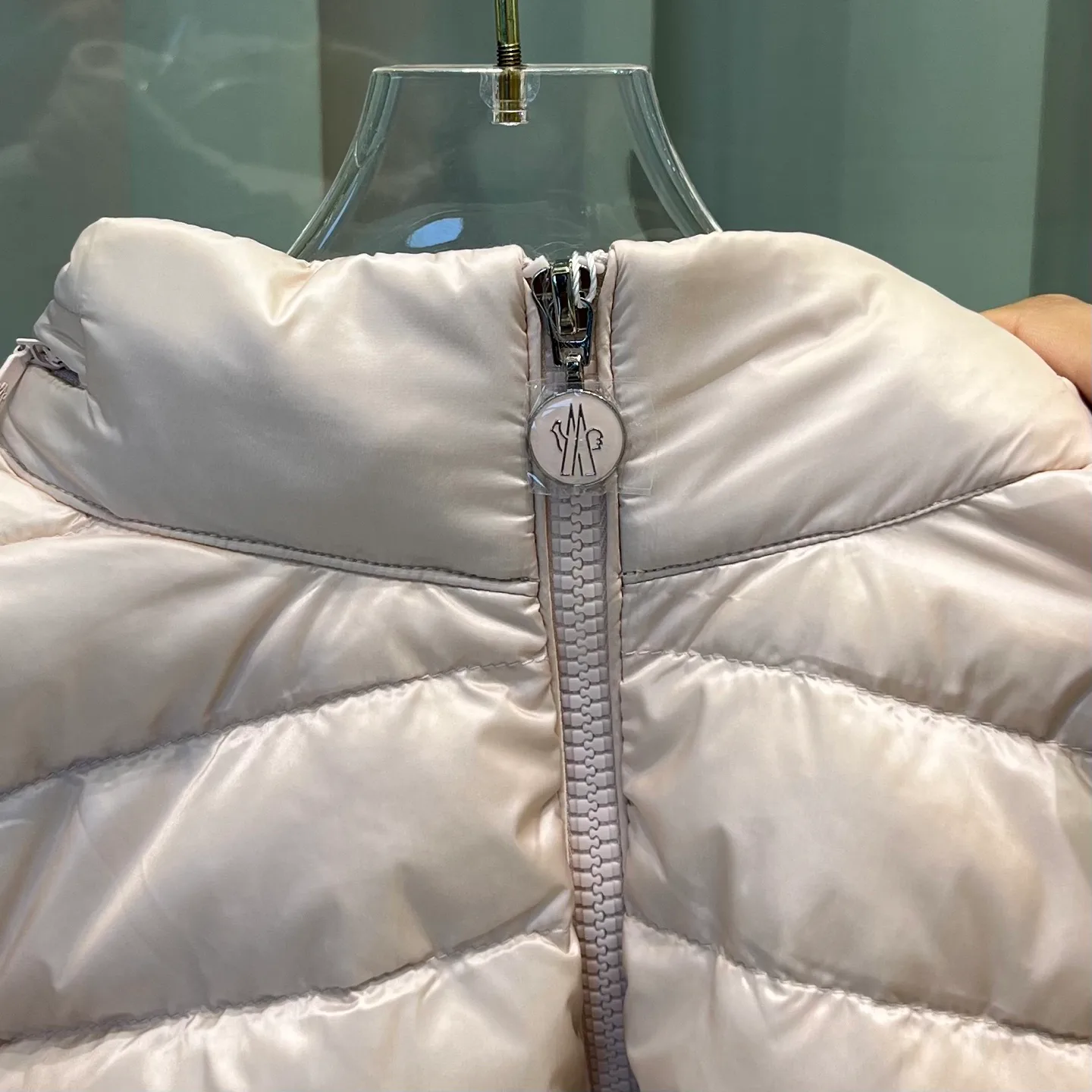 Куртки И Пуховики Женские Moncler 18204179