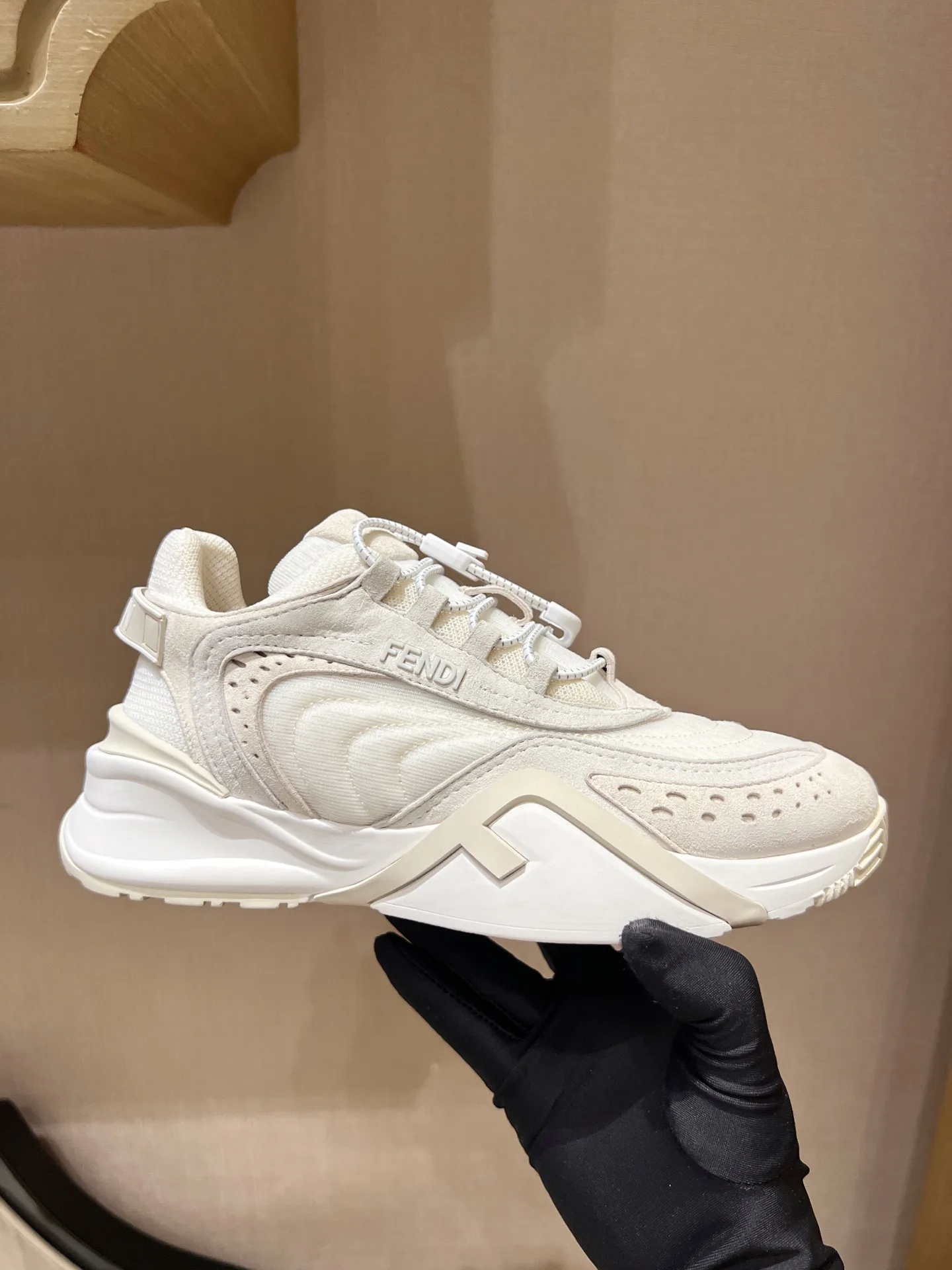 Кроссовки Женские Fendi 11275734