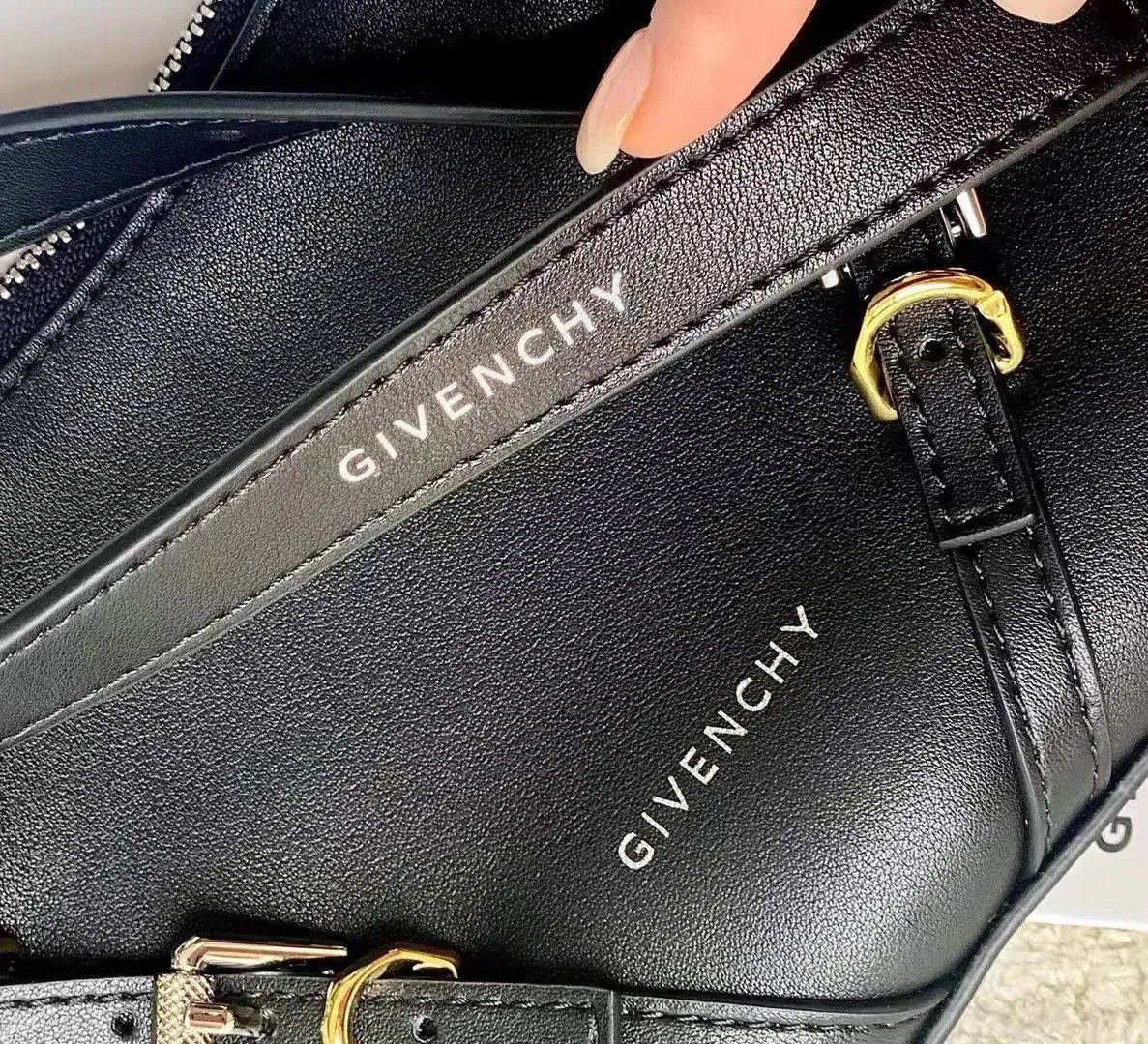Сумки На Ремне Женские Givenchy 445269