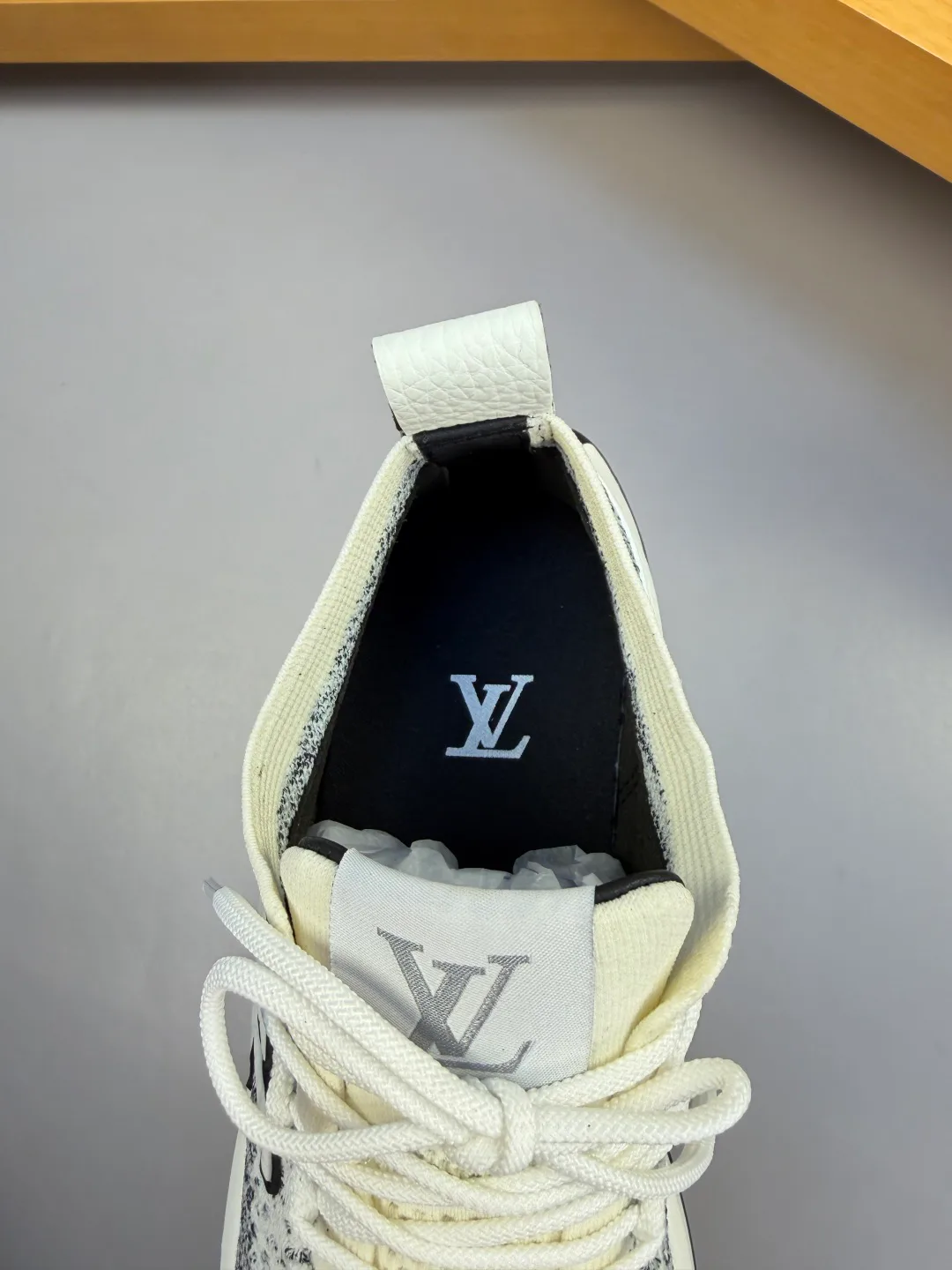 Кроссовки Мужские Louis Vuitton 18142541