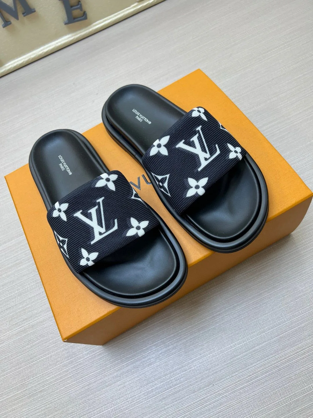 Шлепанцы Женские Louis Vuitton 9801515