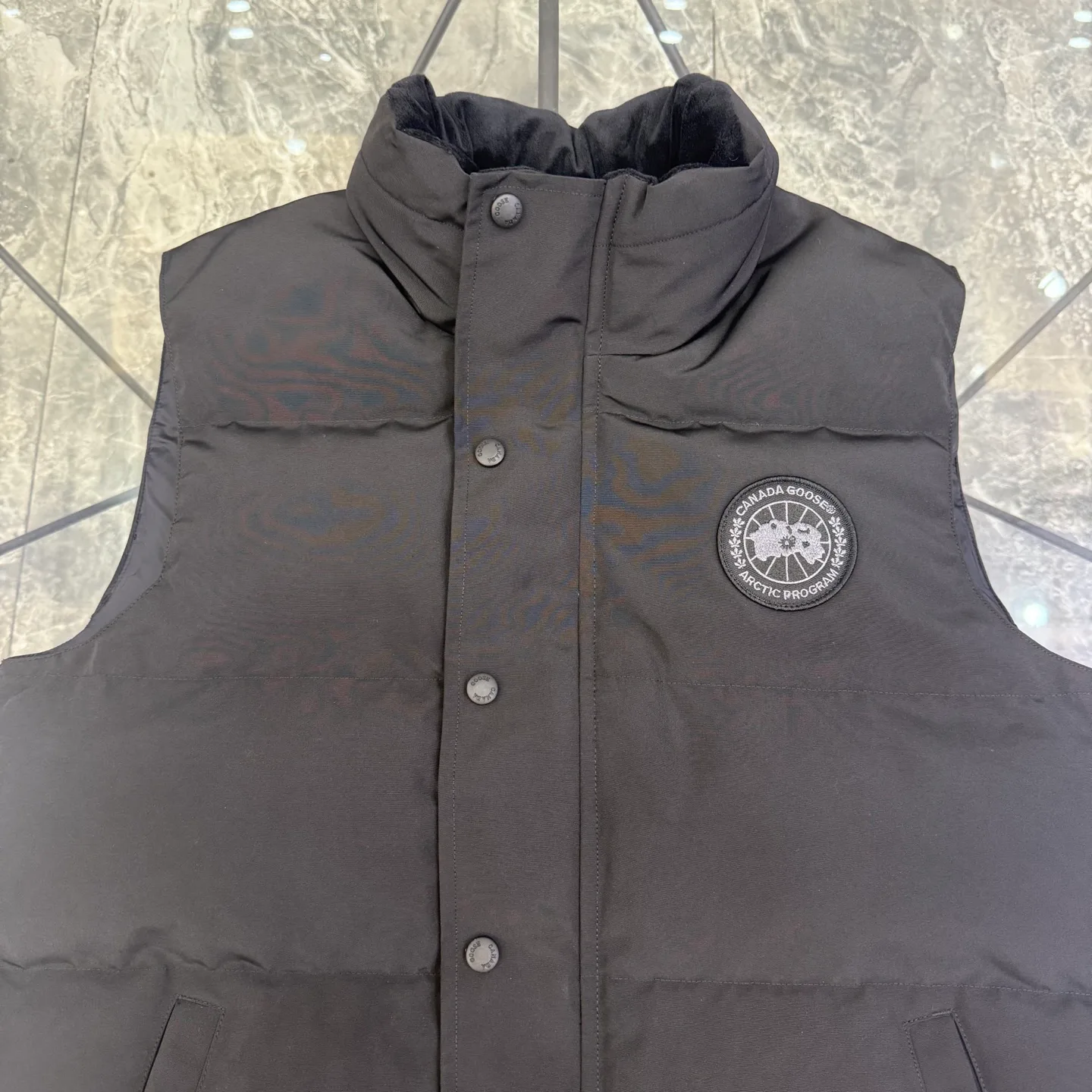 Жилеты Женские Canada Goose 17949424