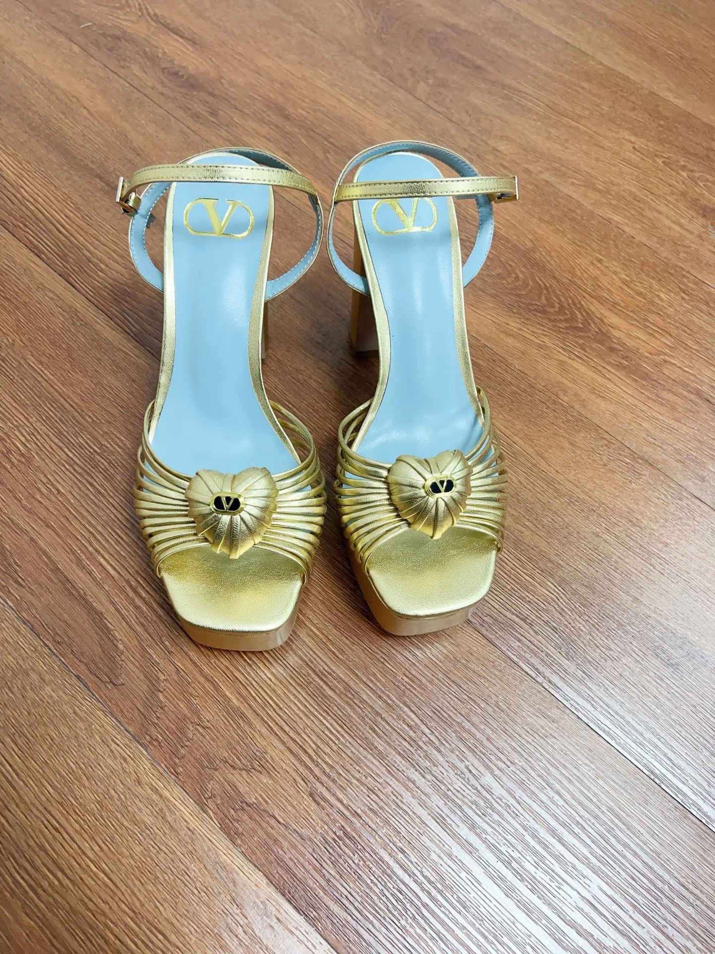 Босоножки Женские Valentino 10994249