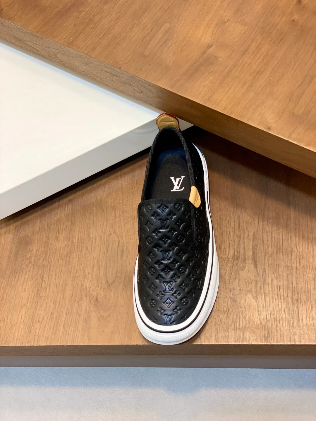 Кроссовки Мужские Louis Vuitton 18880502