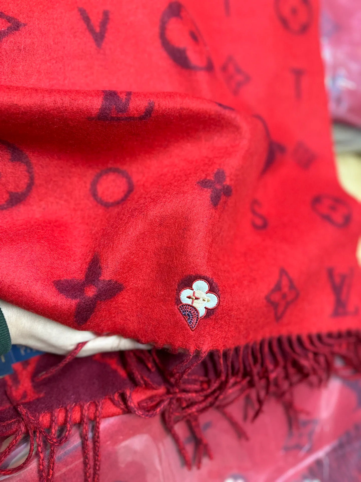 Шарфы Louis Vuitton 18426915