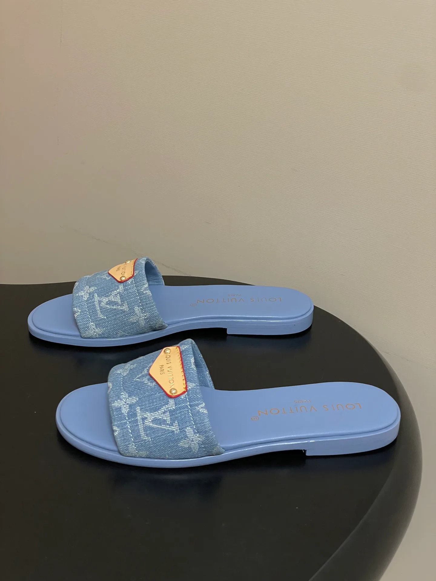 Шлепанцы Женские Louis Vuitton 3361694