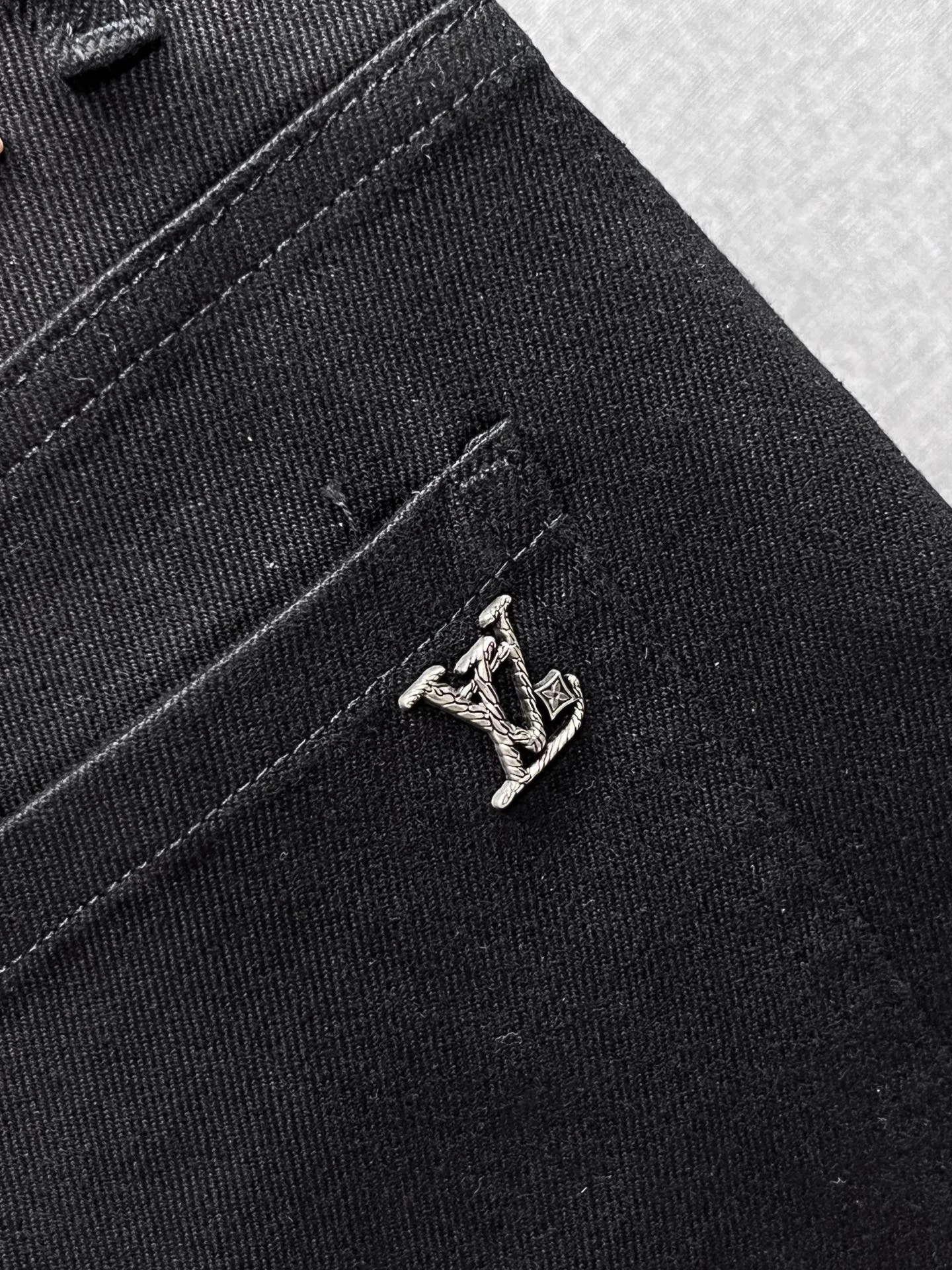 Джинсы Мужские Louis Vuitton 18097889