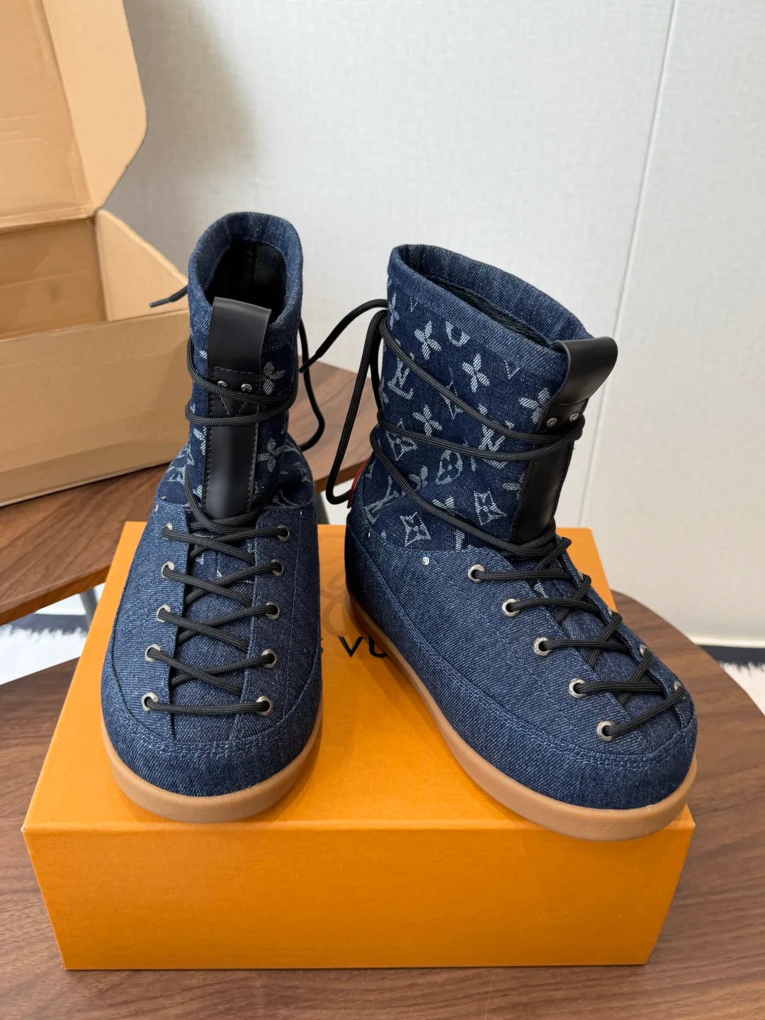 Угги Женские Louis Vuitton 18687423