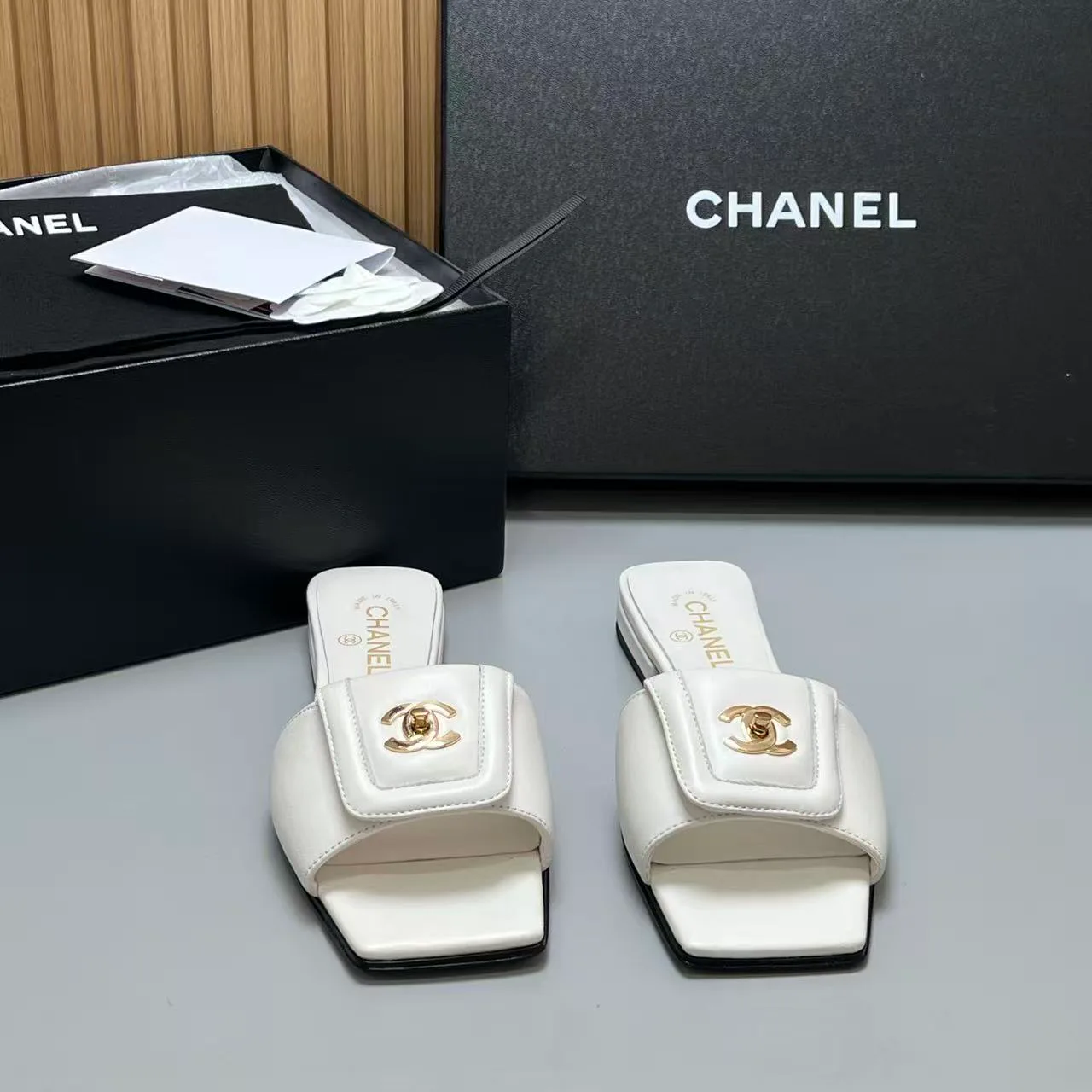 Шлепанцы Женские Chanel 11709164