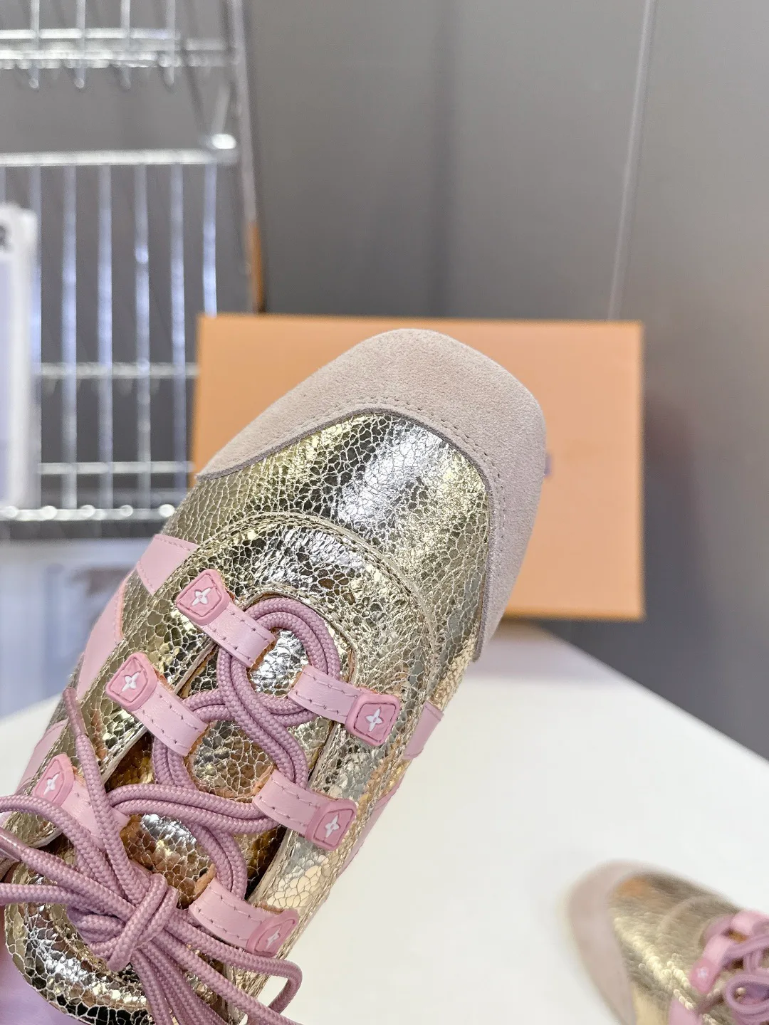 Кроссовки Женские Louis Vuitton 13370948