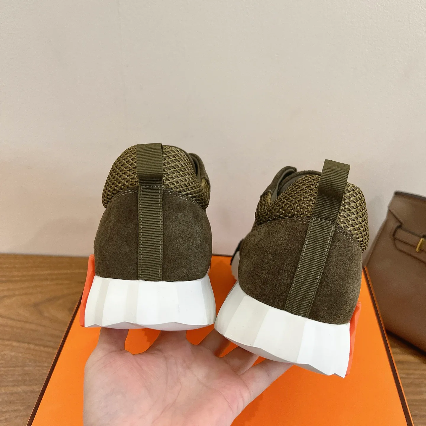 Кроссовки Женские Hermes 18729634