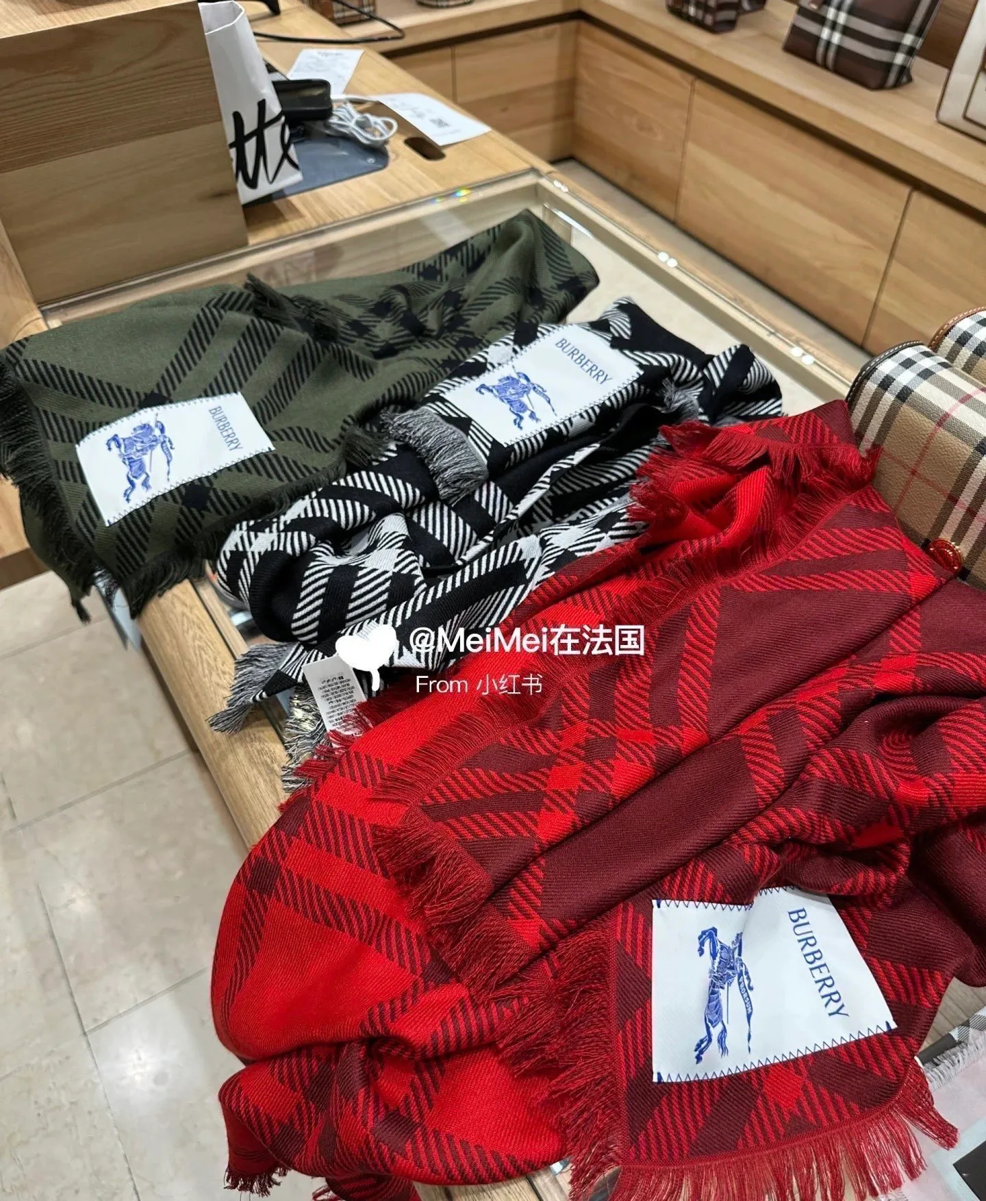 Шарфы Burberry 18627368