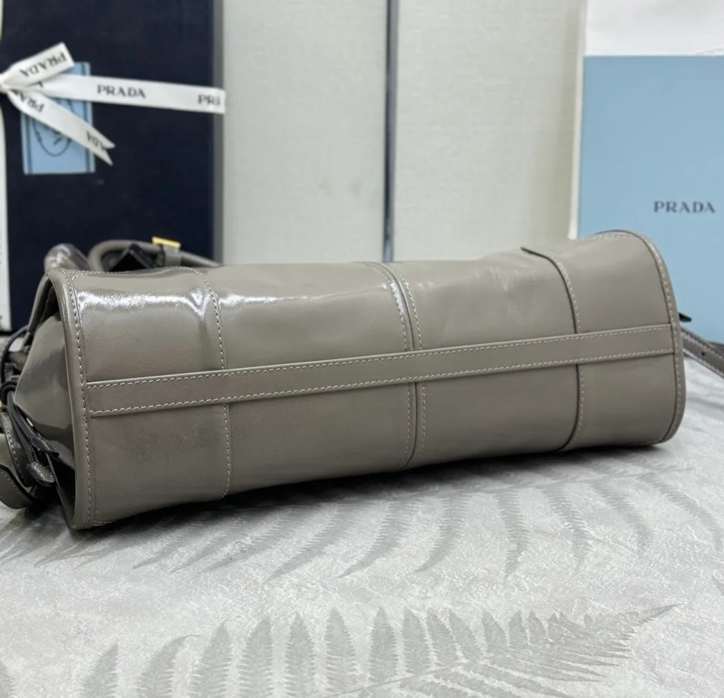 Классические Сумки Женские Prada 11462493