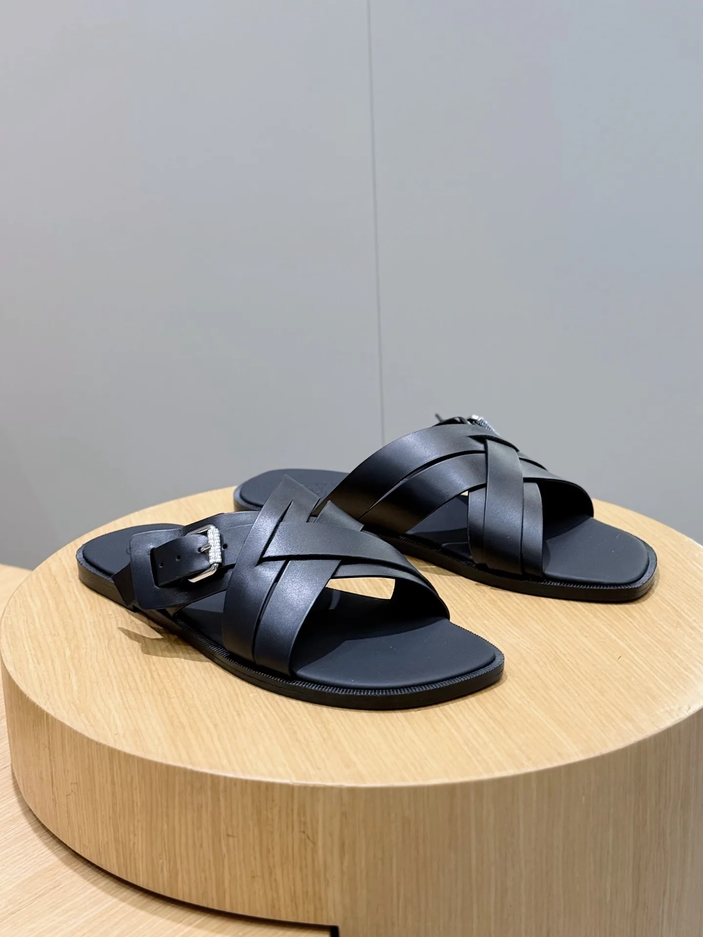 Сандалии Мужские Christian Louboutin 13164642