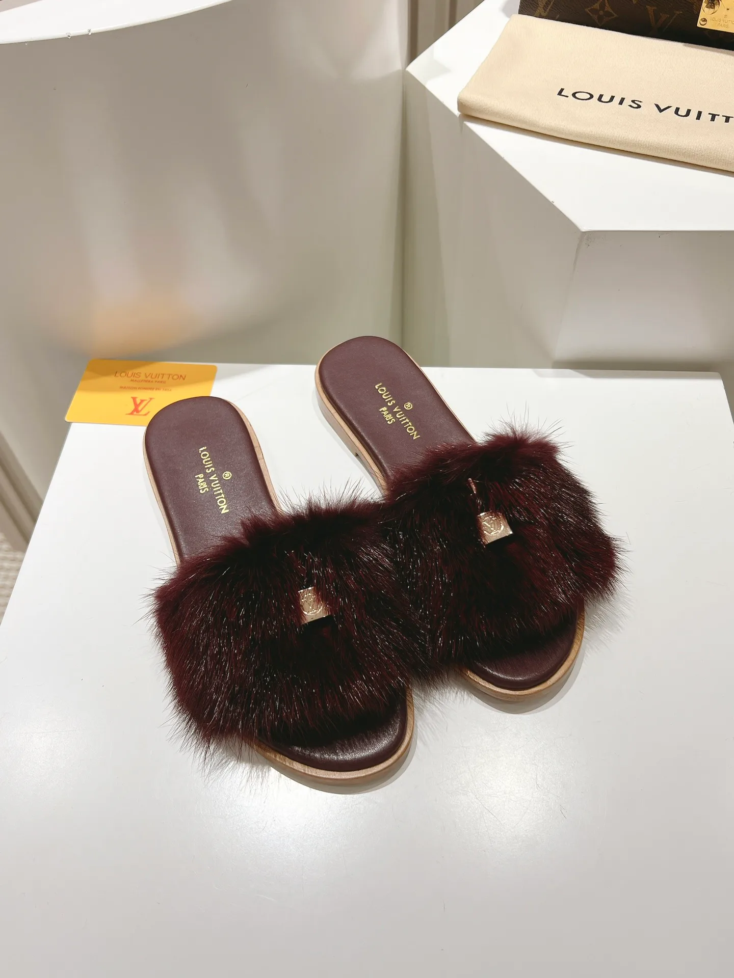 Шлепанцы Женские Louis Vuitton 11190723