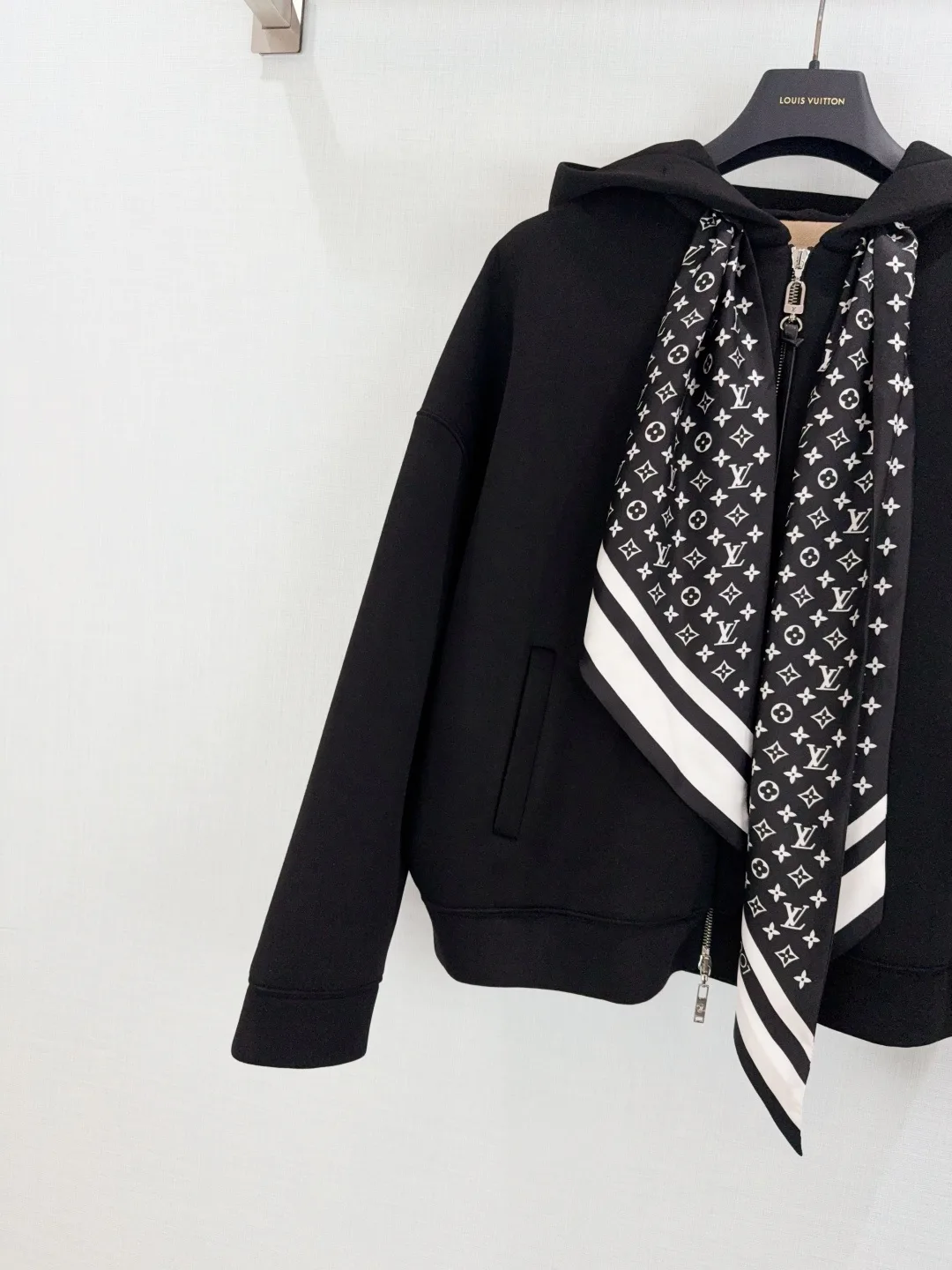 Куртки И Пуховики Женские Louis Vuitton 236393