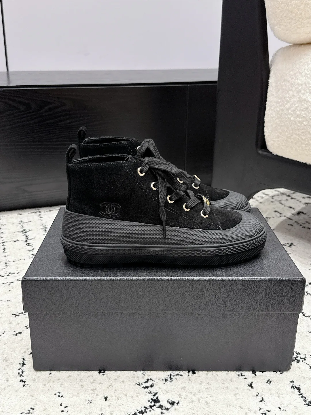 Кроссовки Женские Chanel 18505527