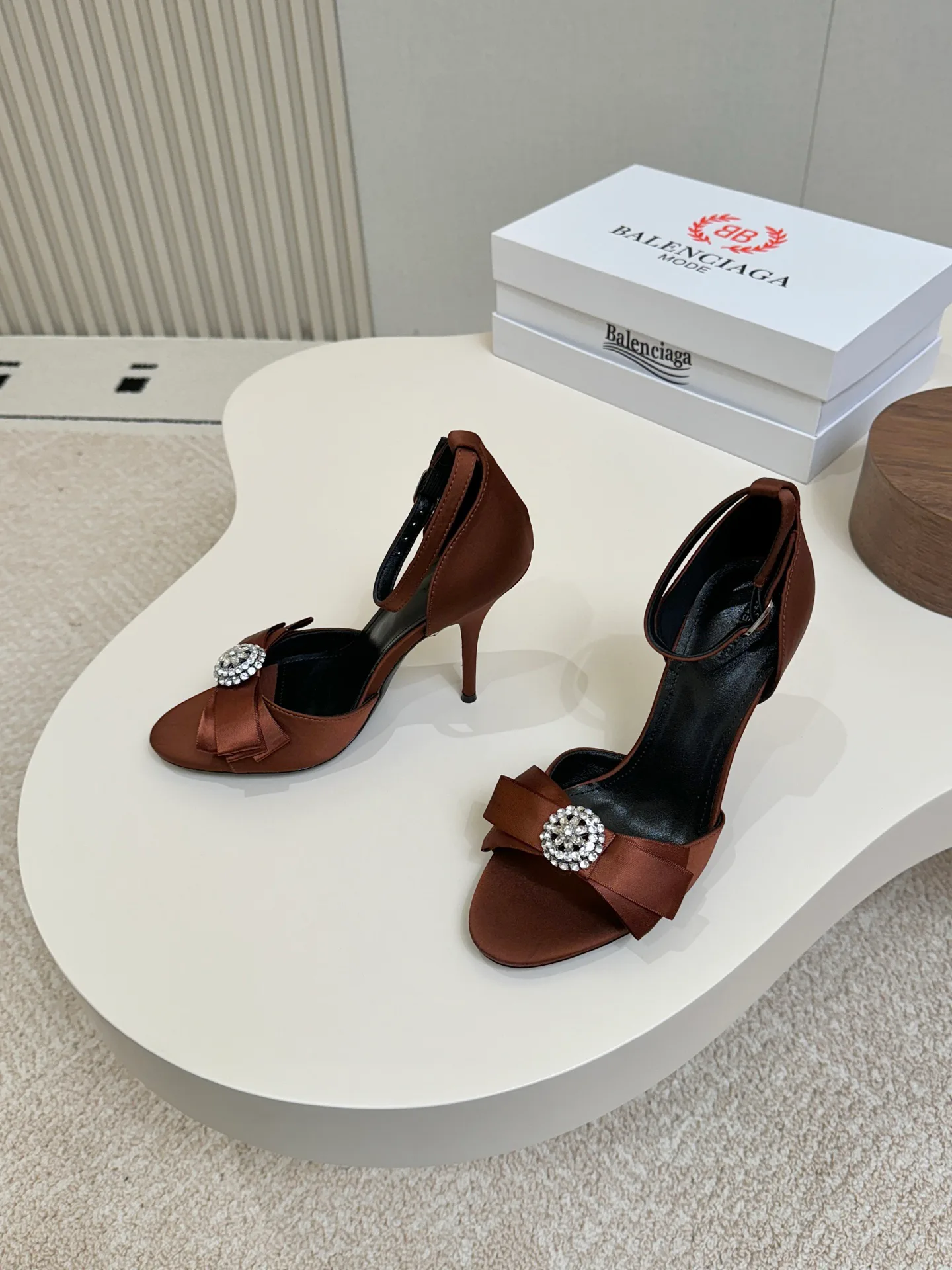 Босоножки Женские Balenciaga 18083172