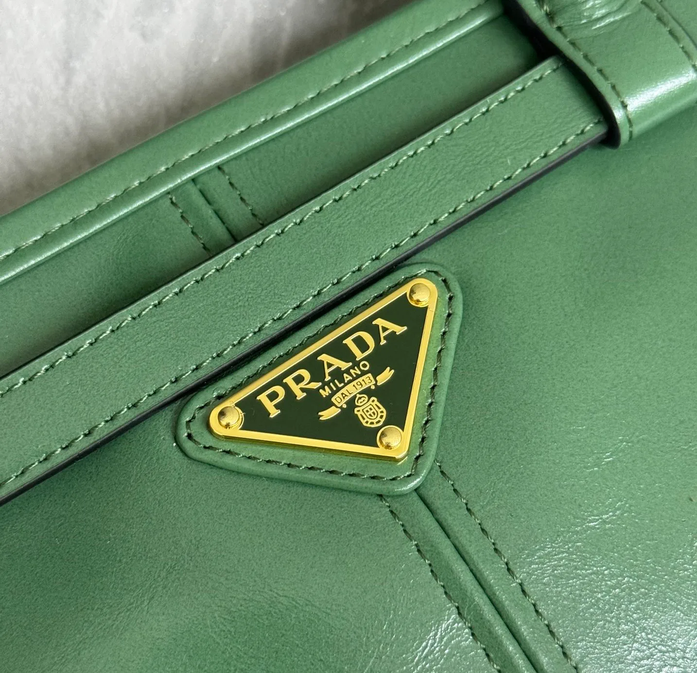 Классические Сумки Женские Prada 11462539