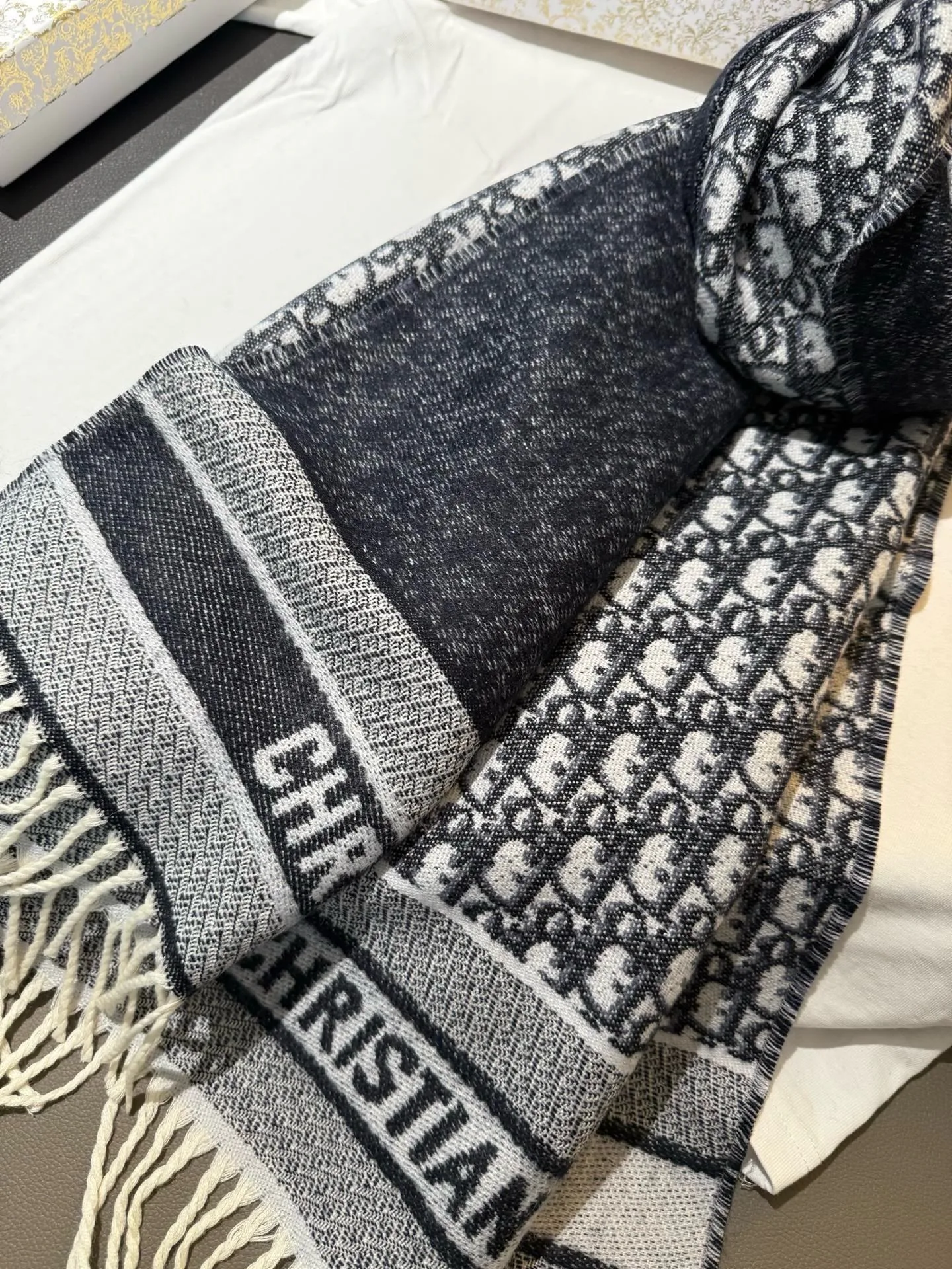 Шарфы Christian Dior 17838008