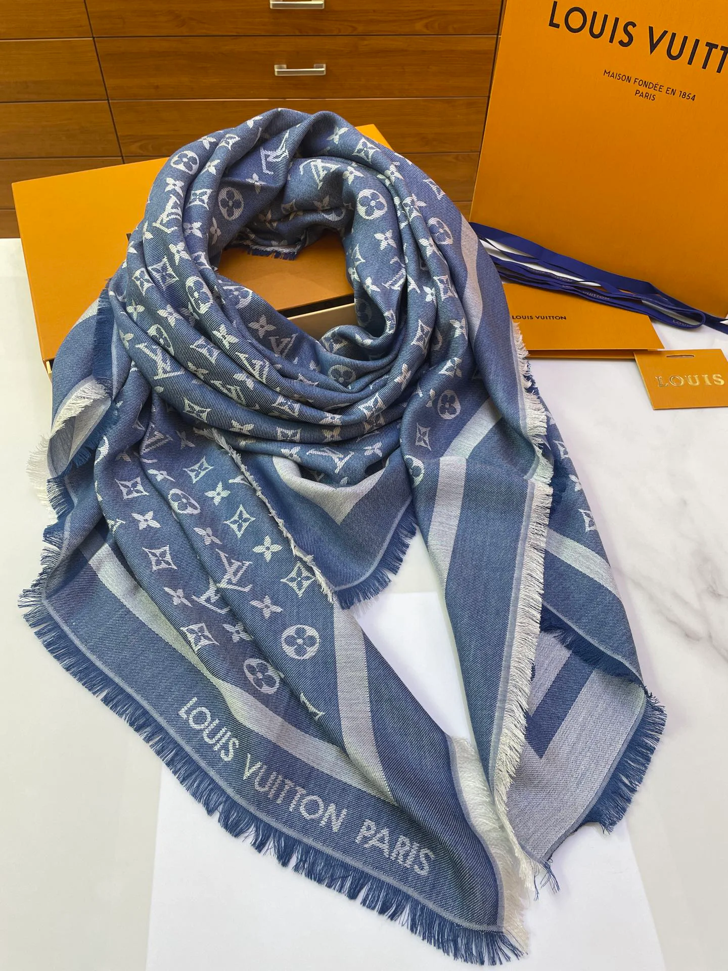 Шарфы Louis Vuitton 17928310