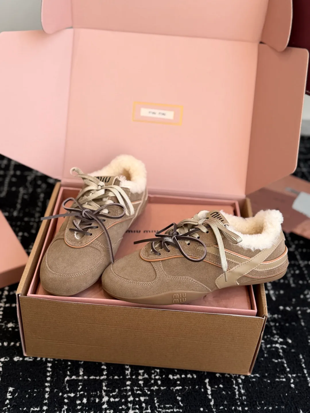 Кроссовки Женские Miu Miu 18309205