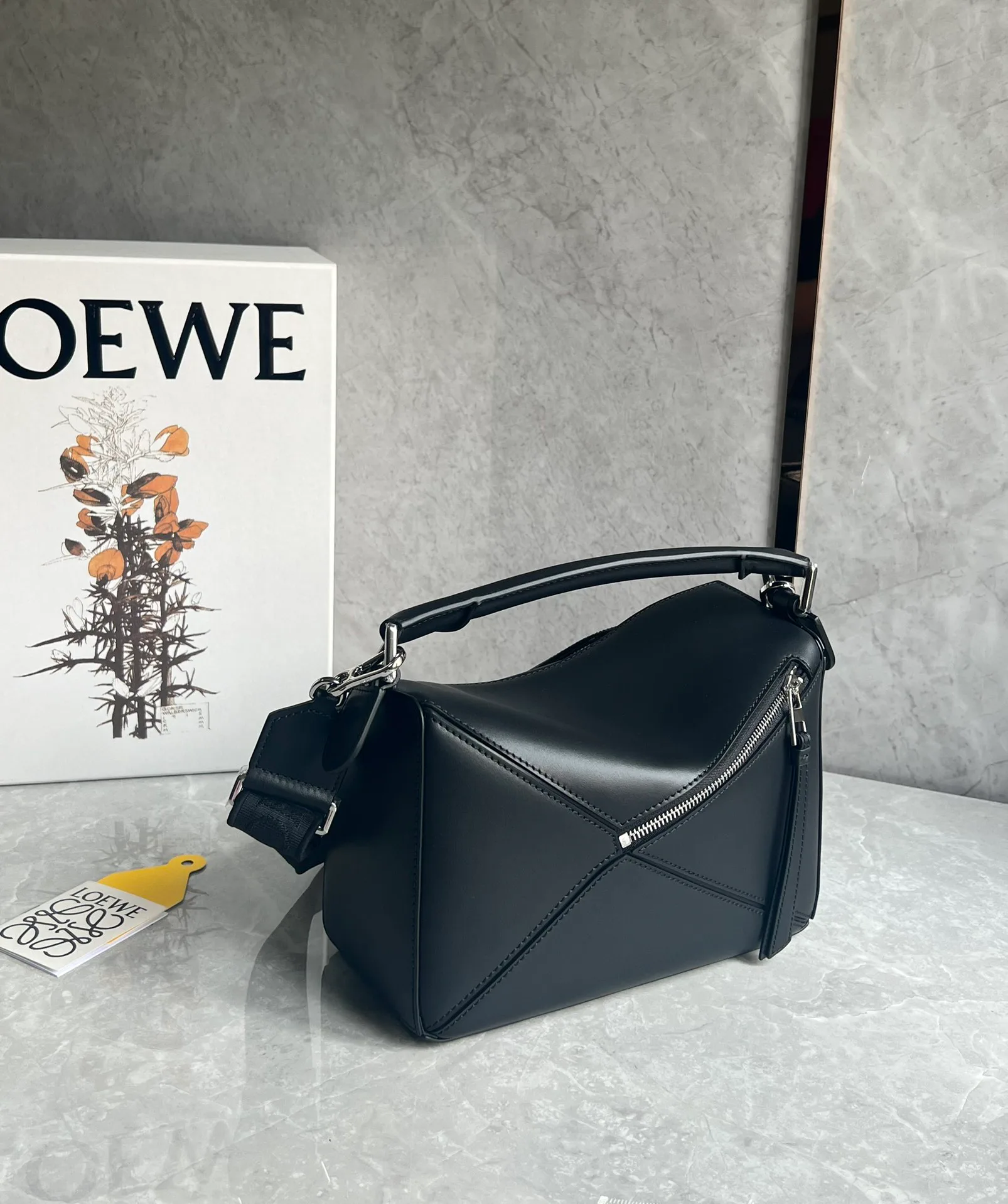 Сумки На Ремне Женские Loewe 10986864