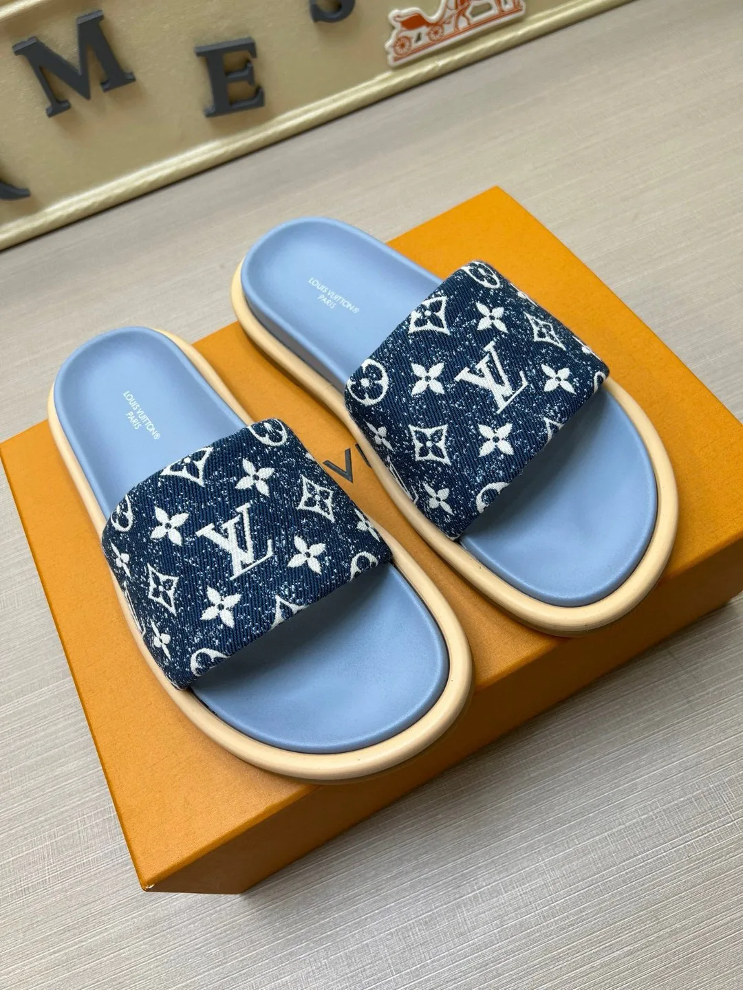 Шлепанцы Женские Louis Vuitton 9801509
