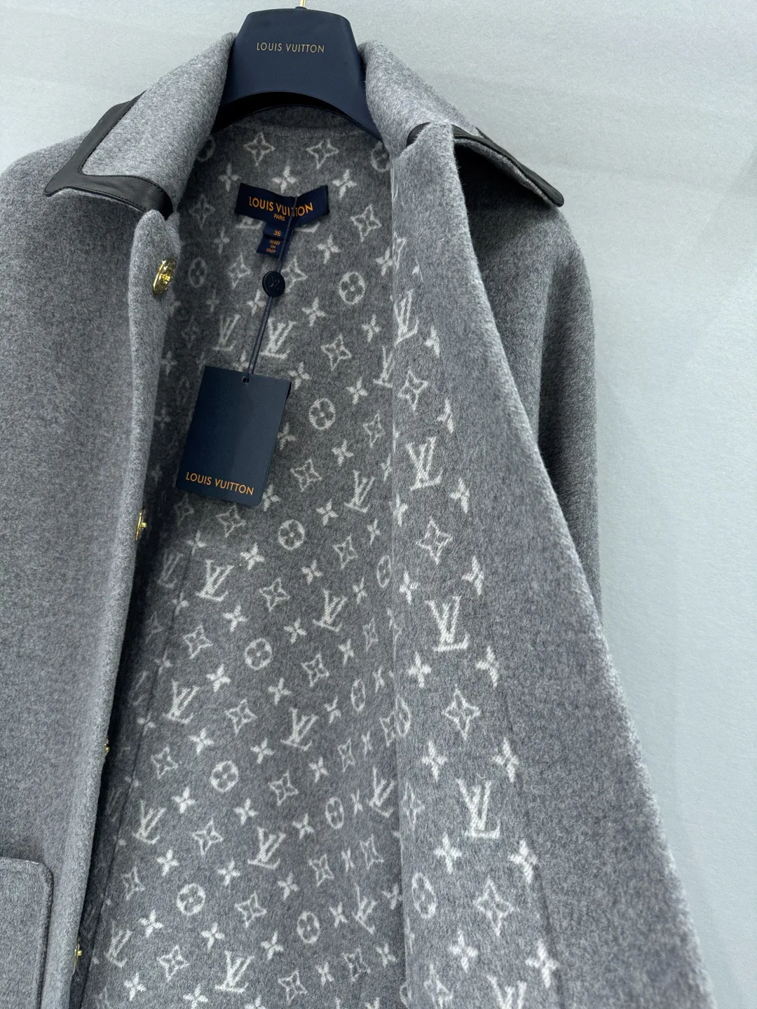 Пальто Женские Louis Vuitton 19120883