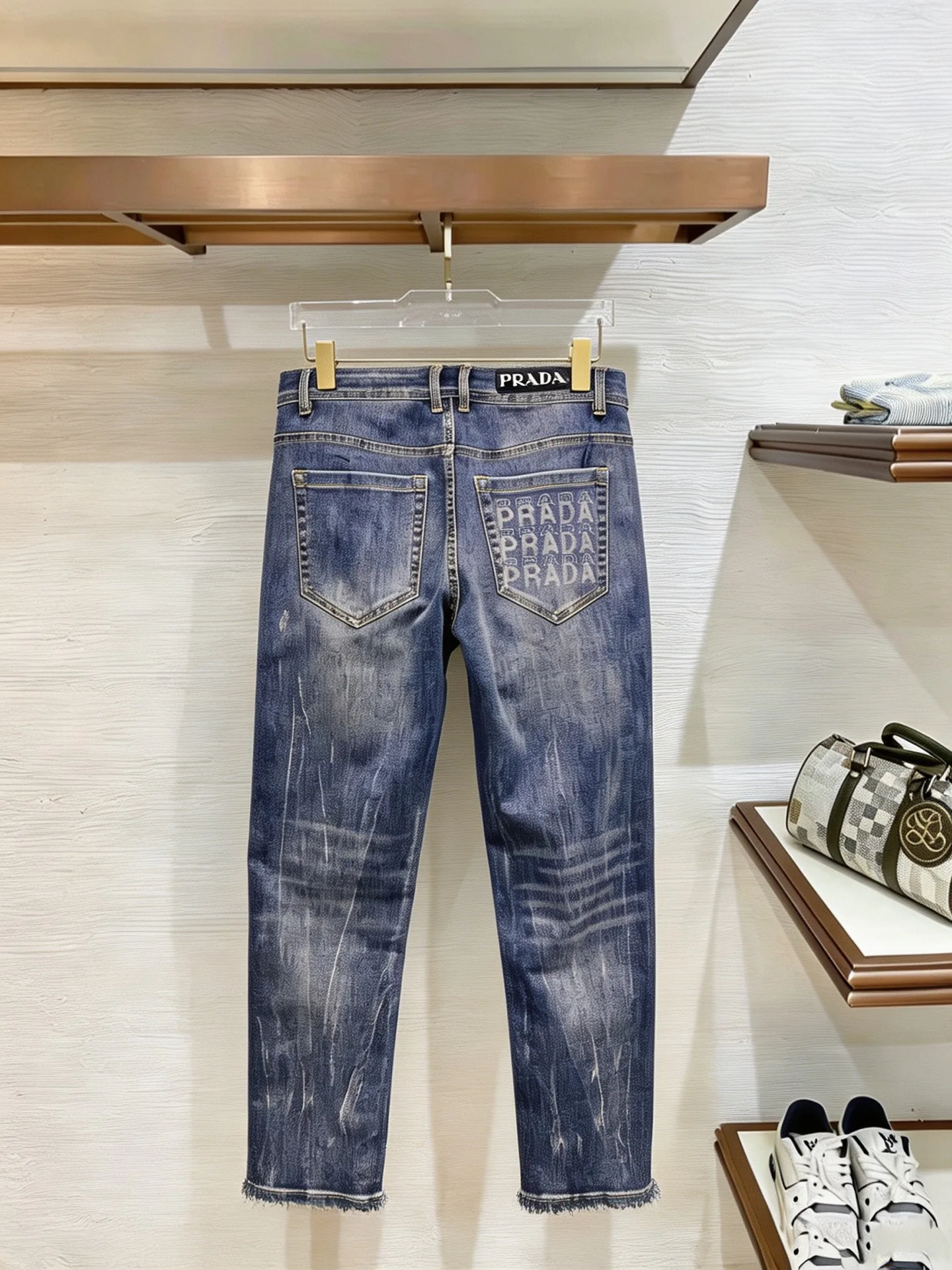 Джинсы Мужские Prada 18098425