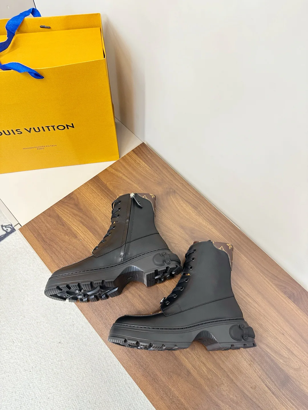 Ботинки Женские Louis Vuitton 19142495