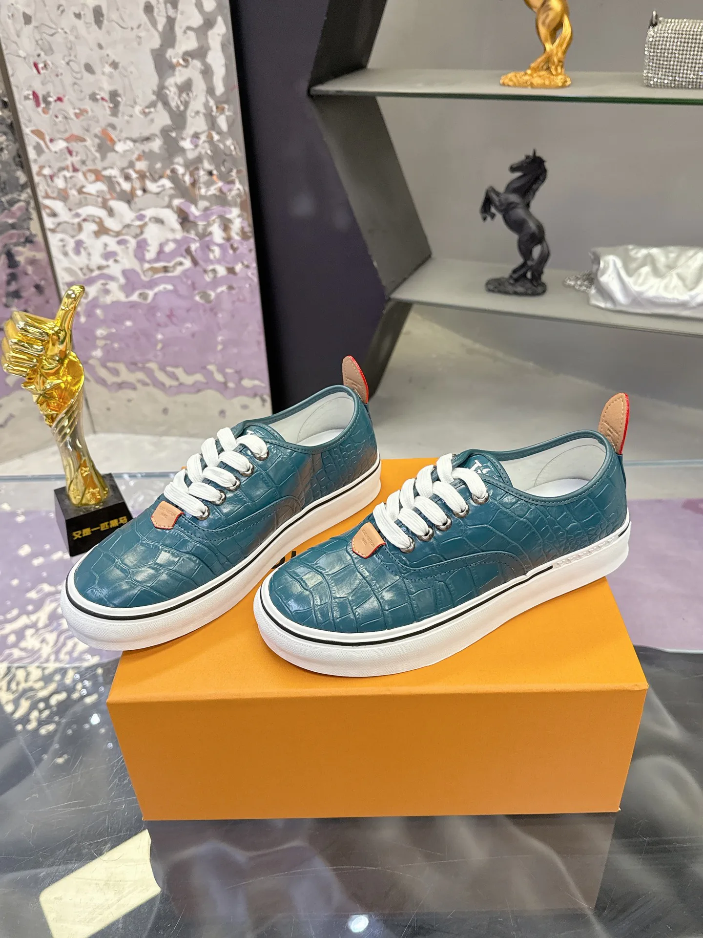 Кроссовки Мужские Louis Vuitton 17930915